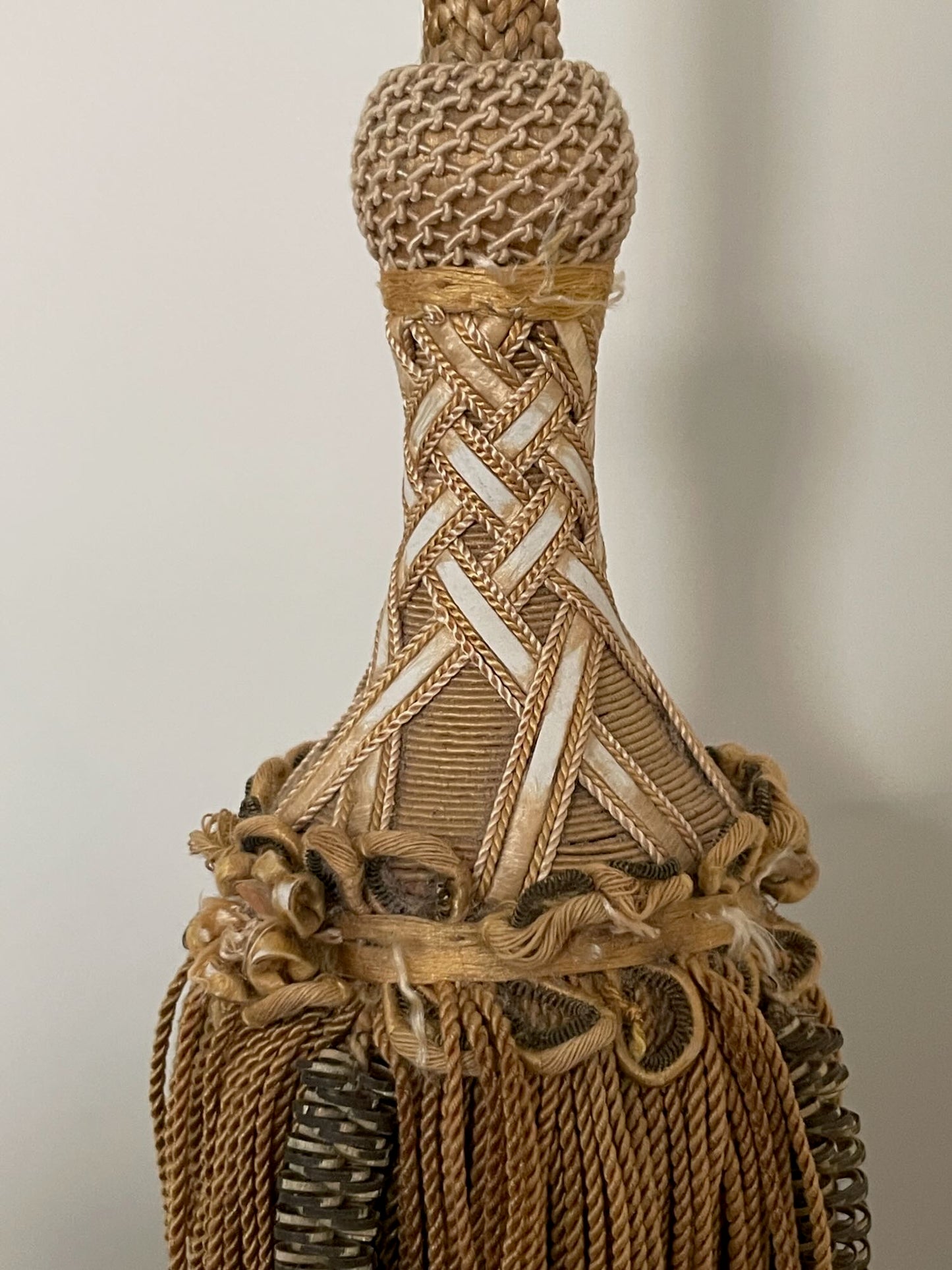 
                  
                    antique curtain tassel pelmet florentine gold yellow silk long cord tie back treatment rope
                  
                