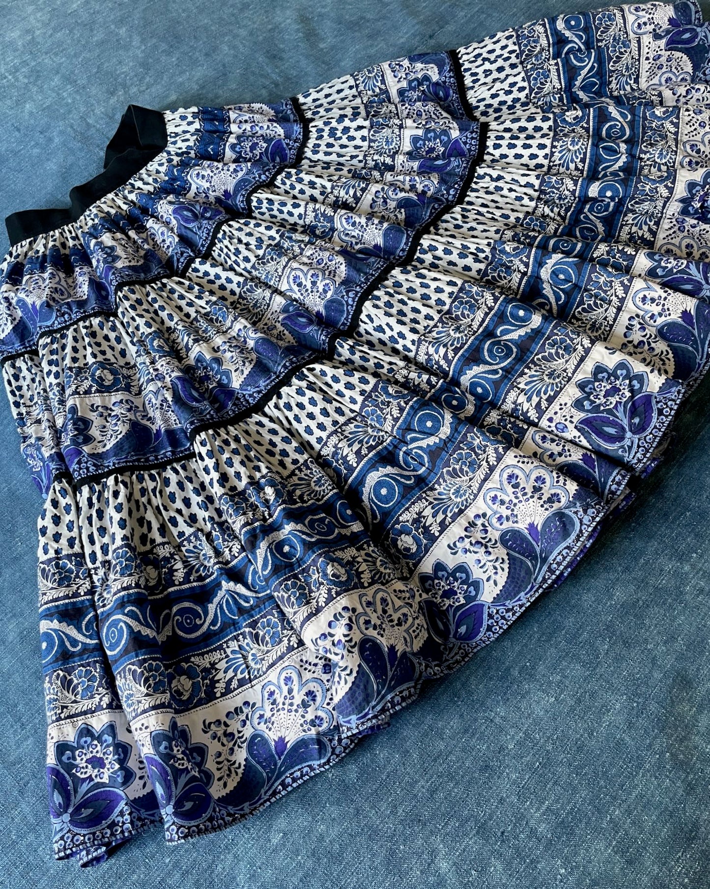 
                  
                    blue white frilled skirt souleiado full summer provencal prints mid length small japan us 2 pretty
                  
                