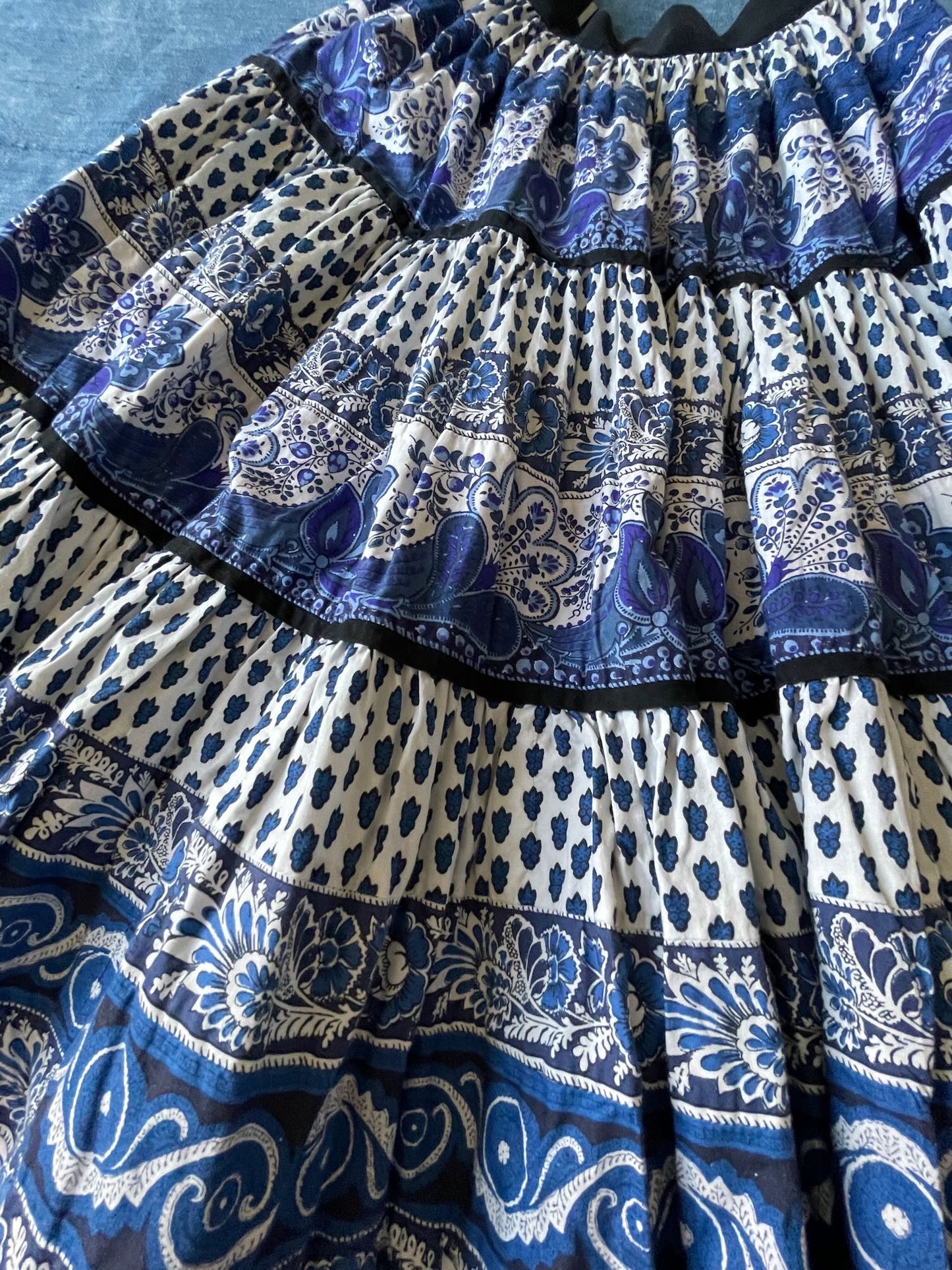 
                  
                    blue white frilled skirt souleiado full summer provencal prints mid length small japan us 2 pretty
                  
                