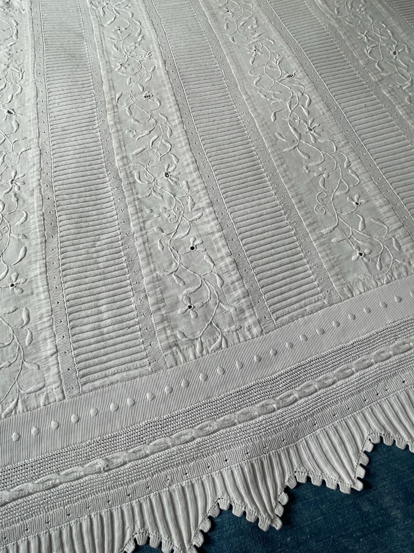 
                  
                    antique french white bedspread quilt bedcover coverlet knitted embroidered single cotton washable
                  
                