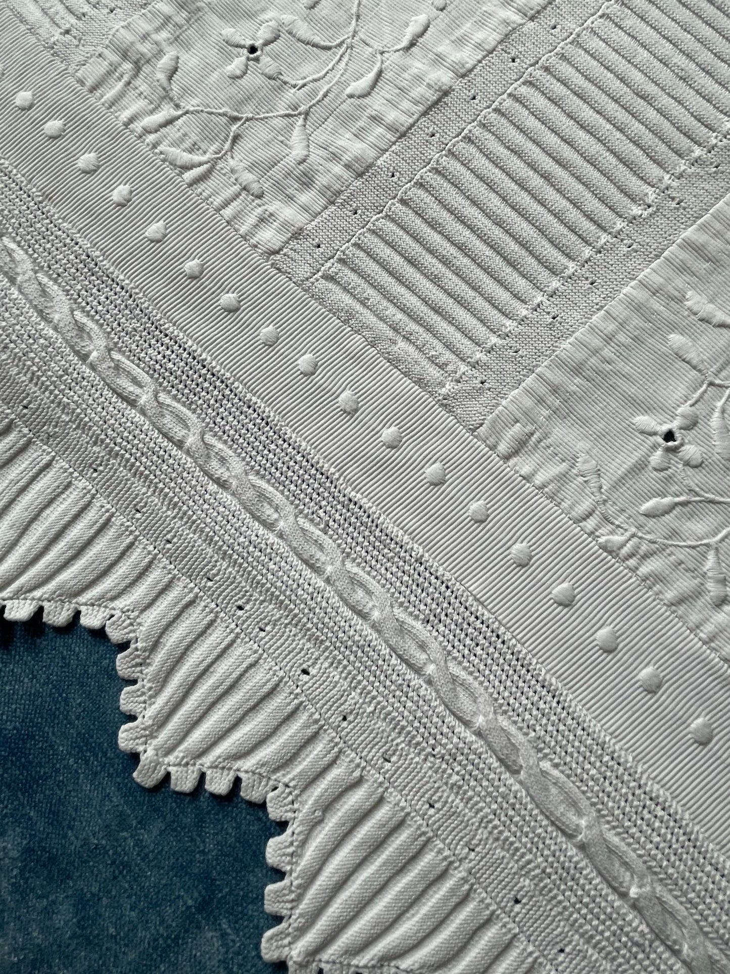 
                  
                    antique french white bedspread quilt bedcover coverlet knitted embroidered single cotton washable
                  
                