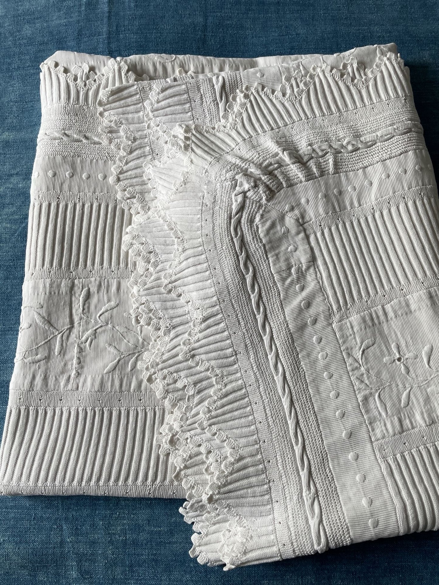 
                  
                    antique french white bedspread quilt bedcover coverlet knitted embroidered single cotton washable
                  
                