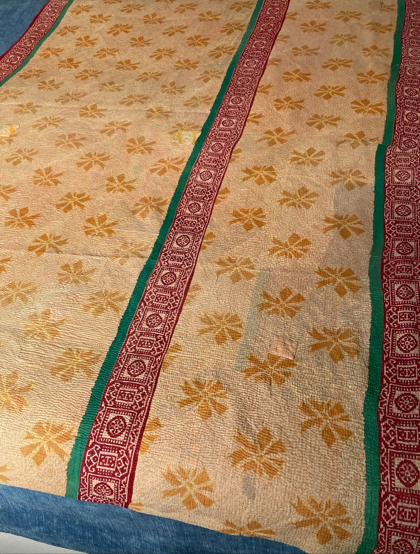 
                  
                    pink coral orange green floral pattern kantha quilt bedspread comforter washable sofa throw large
                  
                