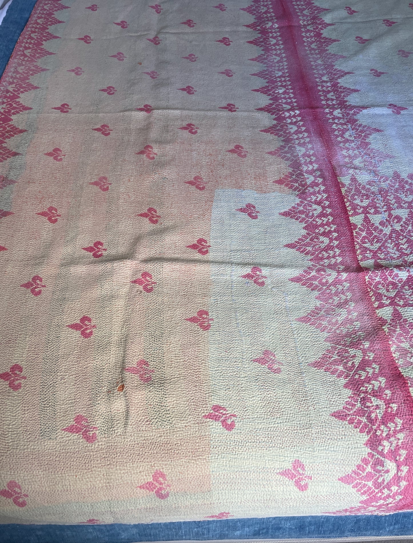 
                  
                    soft pink yellow kantha quilt uk bedspread heavy large king double cotton comforter washable 
                  
                