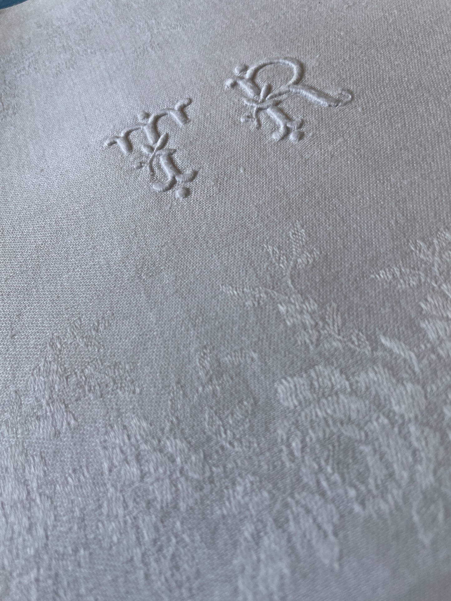 
                  
                    beautiful set of 12 antique french white inen damask table napkins monogrammed with initials TR 
                  
                