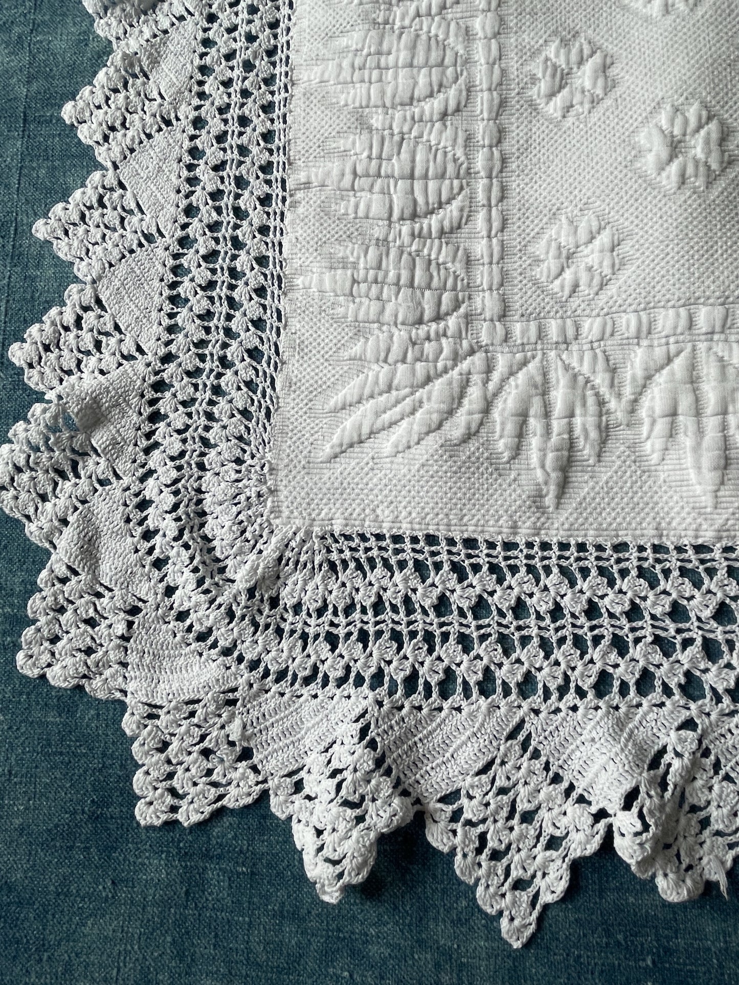 
                  
                    antique white pique marseillais bedspread marriage quilt crochet border french comforter
                  
                