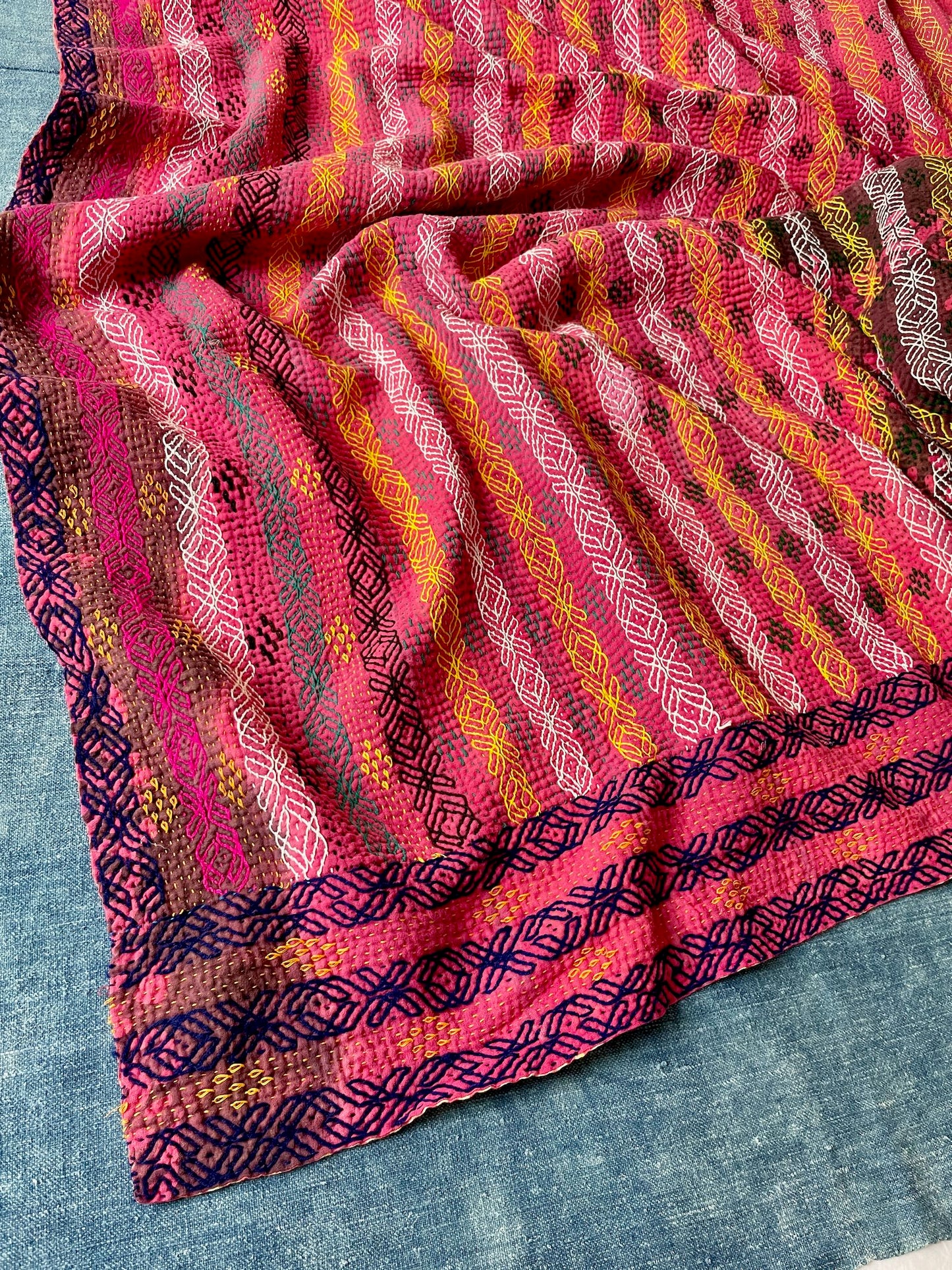 
                  
                    bright pink bedspread kantha quilt embroidered cotton comforter washable sofa throw
                  
                