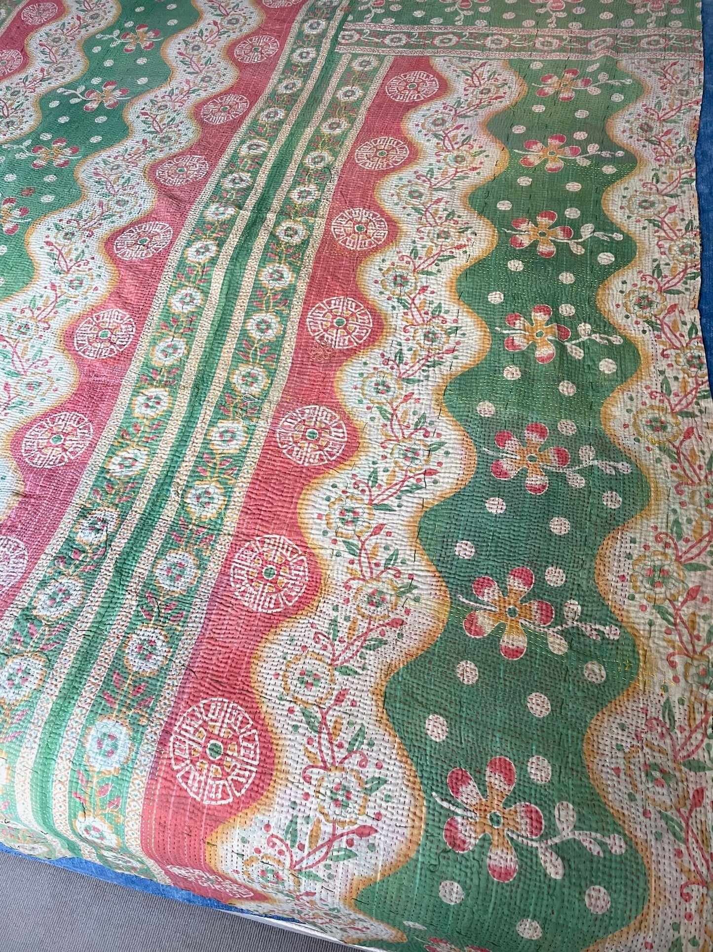 
                  
                    soft red green cotton bedspread large quilt hand stitched kantha quilt sofa throw washable light
                  
                