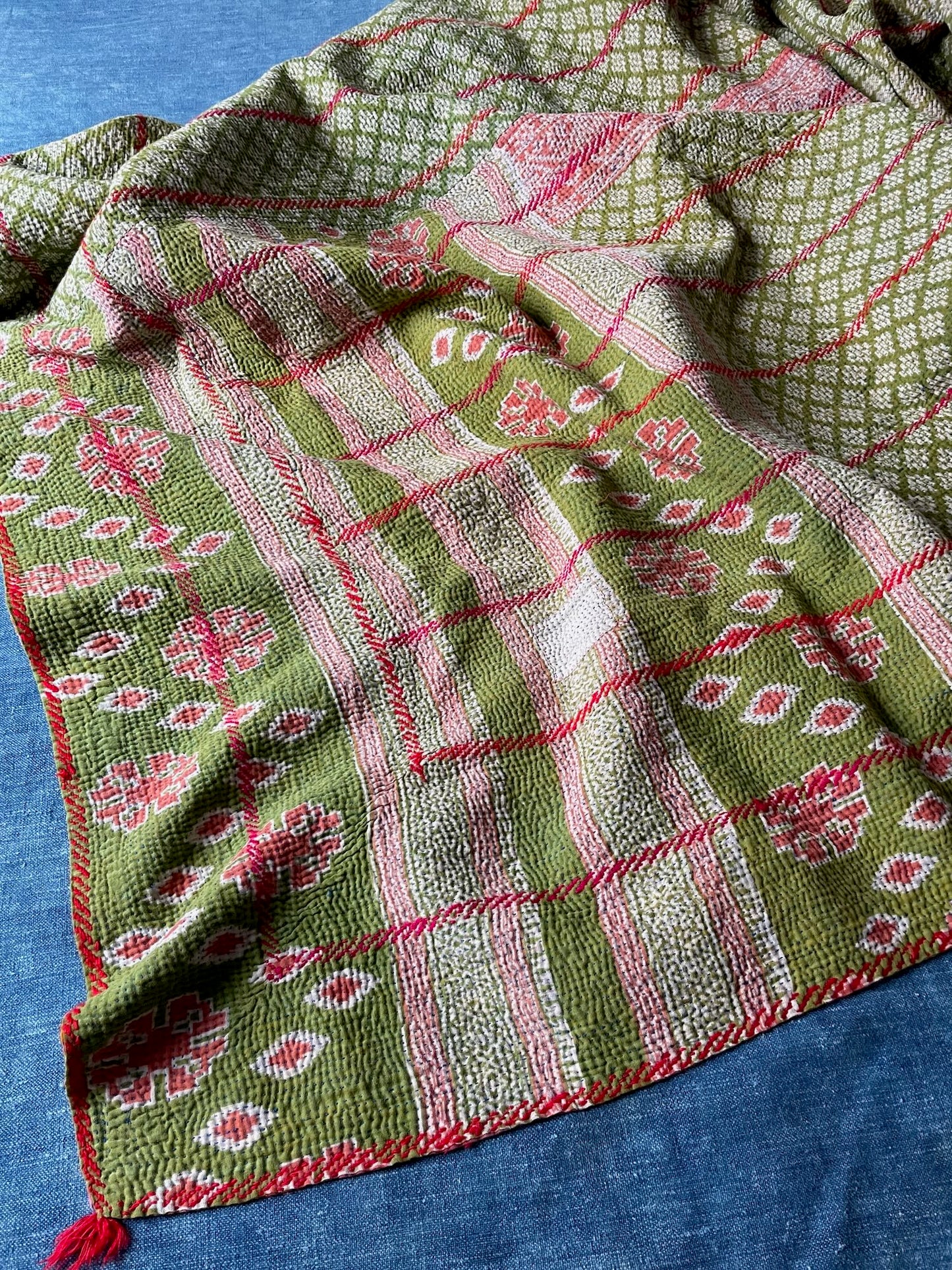 
                  
                    mossy green coral orange purple kantha bedspread cotton comforter single double washable quilt
                  
                