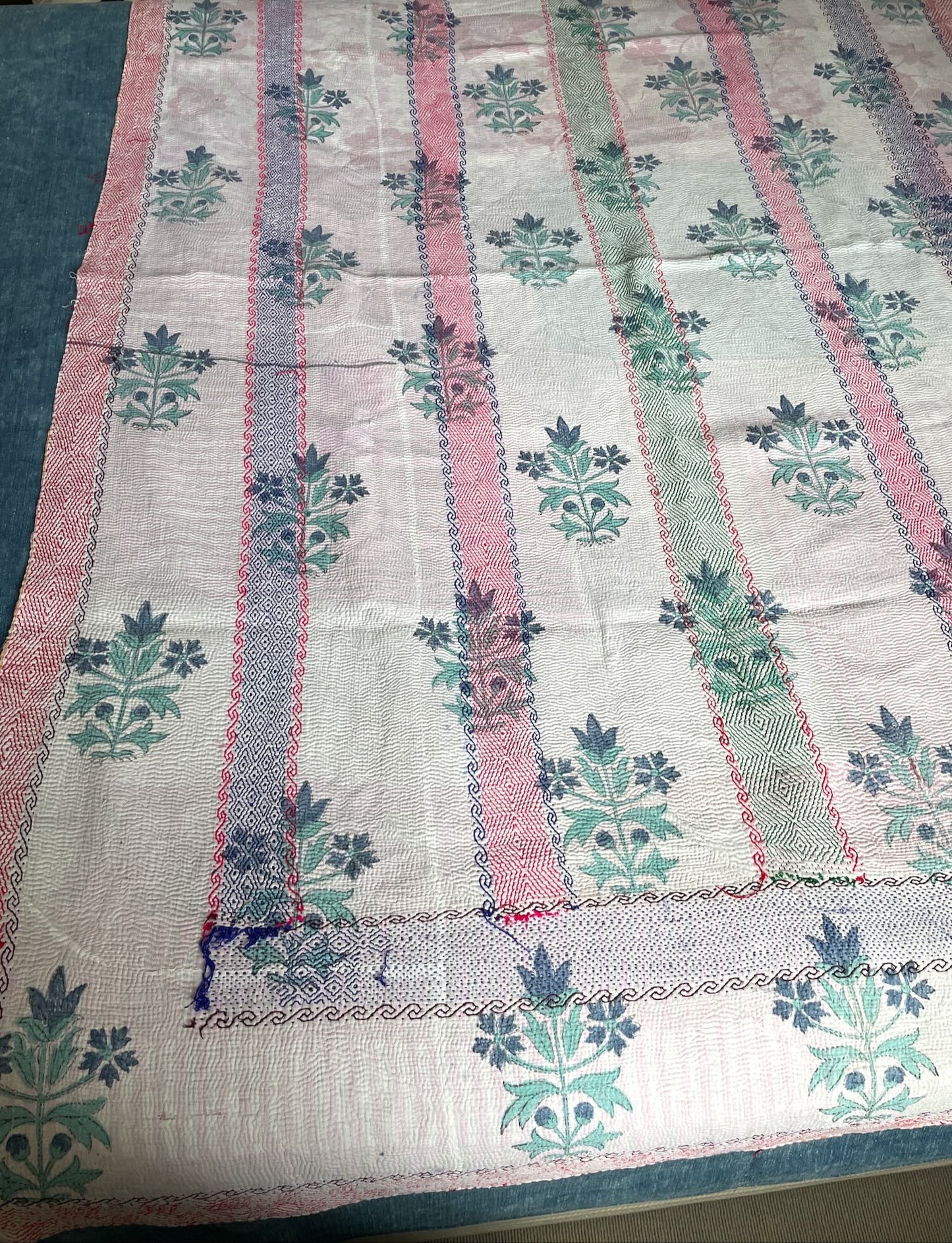 
                  
                    white red blue embroidered kantha quilt block print floral bedspread washable comforter reversible
                  
                