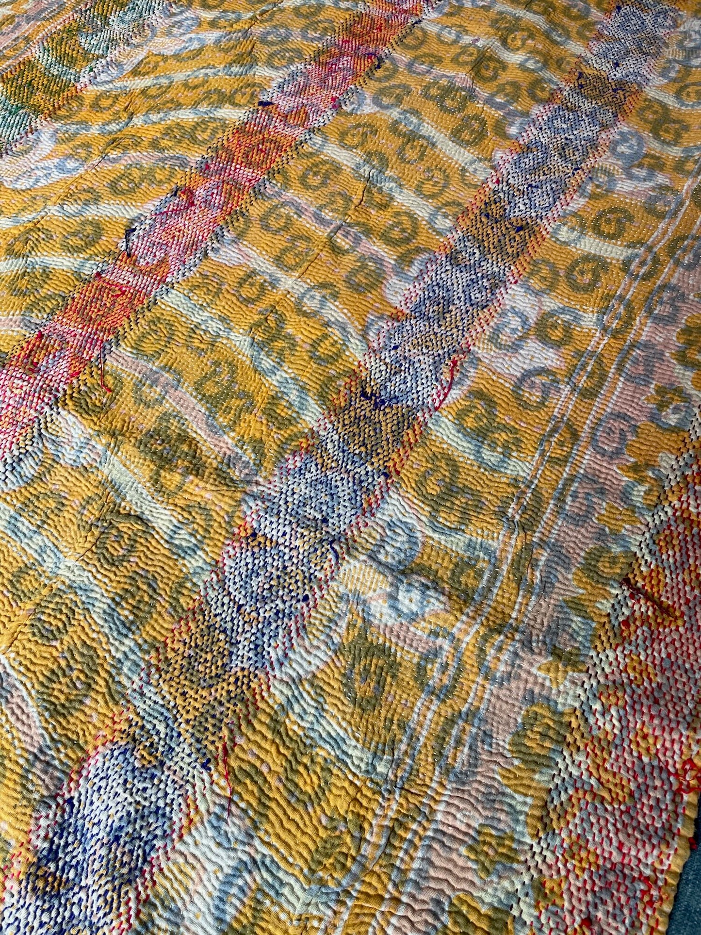 
                  
                    white red blue embroidered kantha quilt block print floral bedspread washable comforter king
                  
                