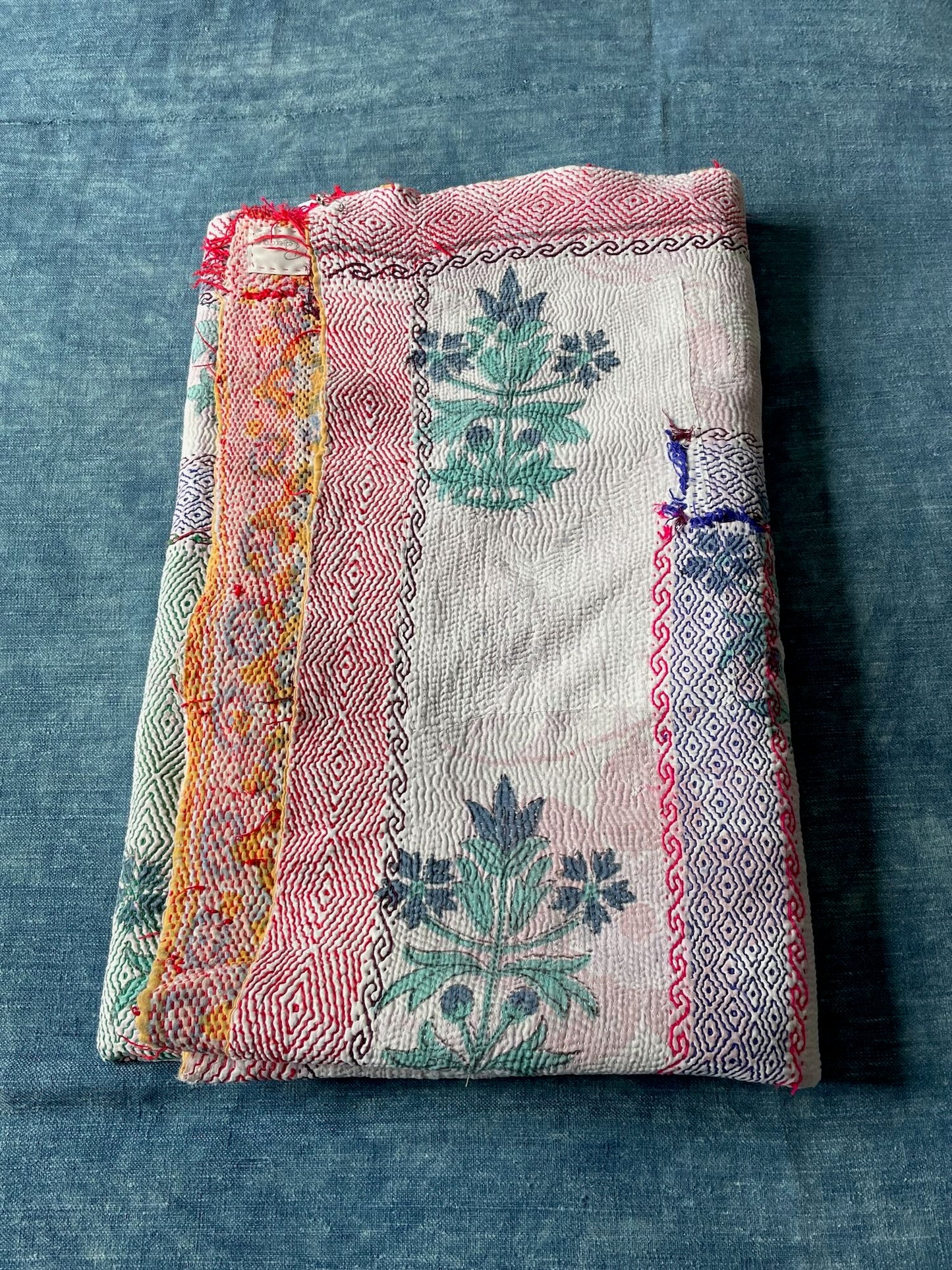 
                  
                    white red blue embroidered kantha quilt block print floral bedspread washable comforter king
                  
                