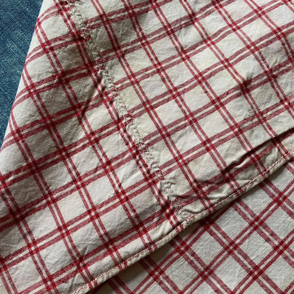 
                  
                    red white check fabric antique french Alsace kelsch material upholstery curtain tablecloth
                  
                