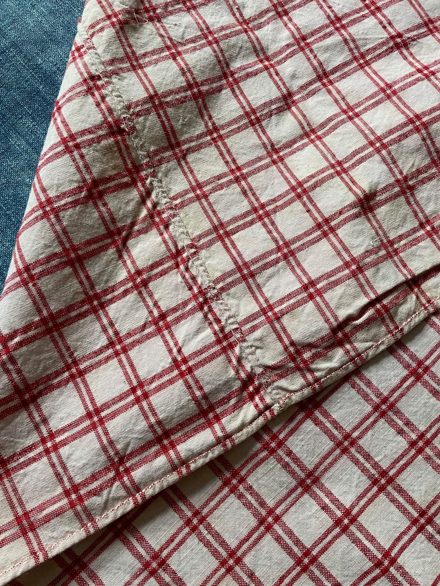 
                  
                    red white check fabric antique french Alsace kelsch material upholstery curtain tablecloth
                  
                