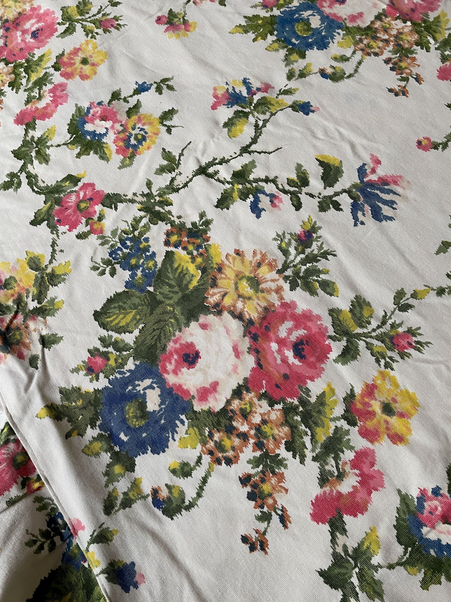 
                  
                    vintage french cotton bedspread valance counterpane sewing material pink blue roses pretty
                  
                