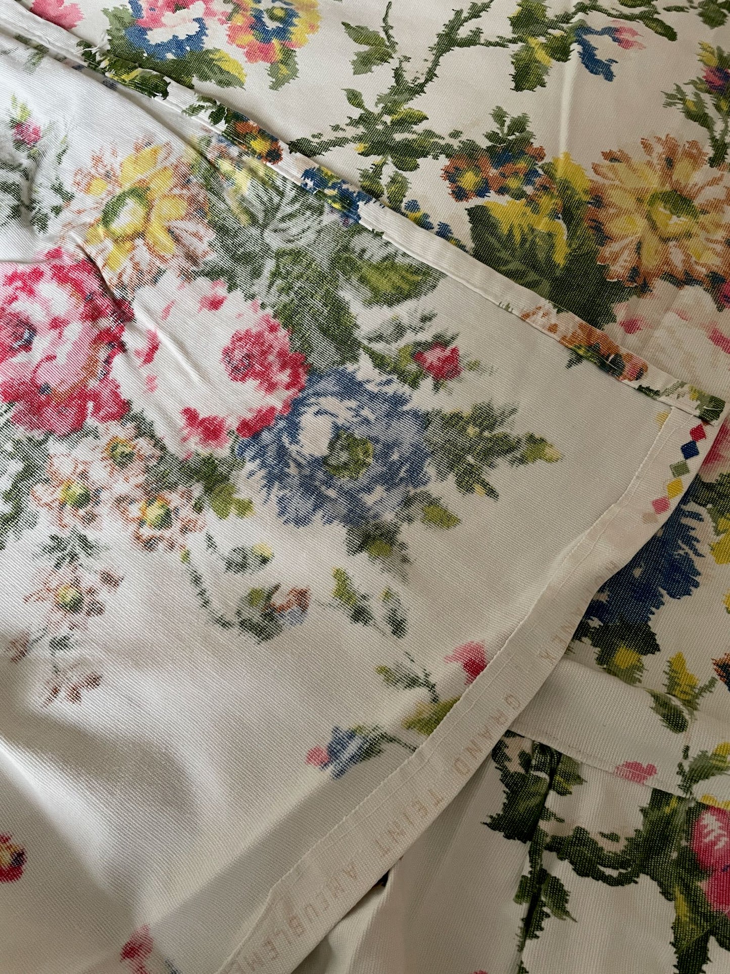 
                  
                    vintage french cotton bedspread valance counterpane sewing material pink blue roses pretty
                  
                