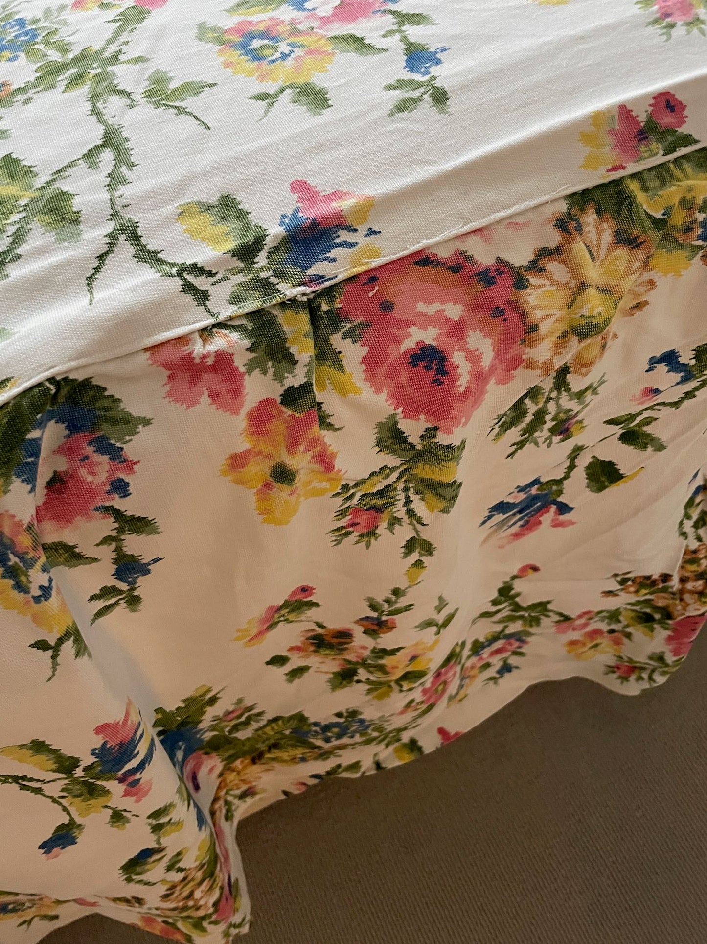 
                  
                    vintage french cotton bedspread valance counterpane sewing material pink blue roses pretty
                  
                