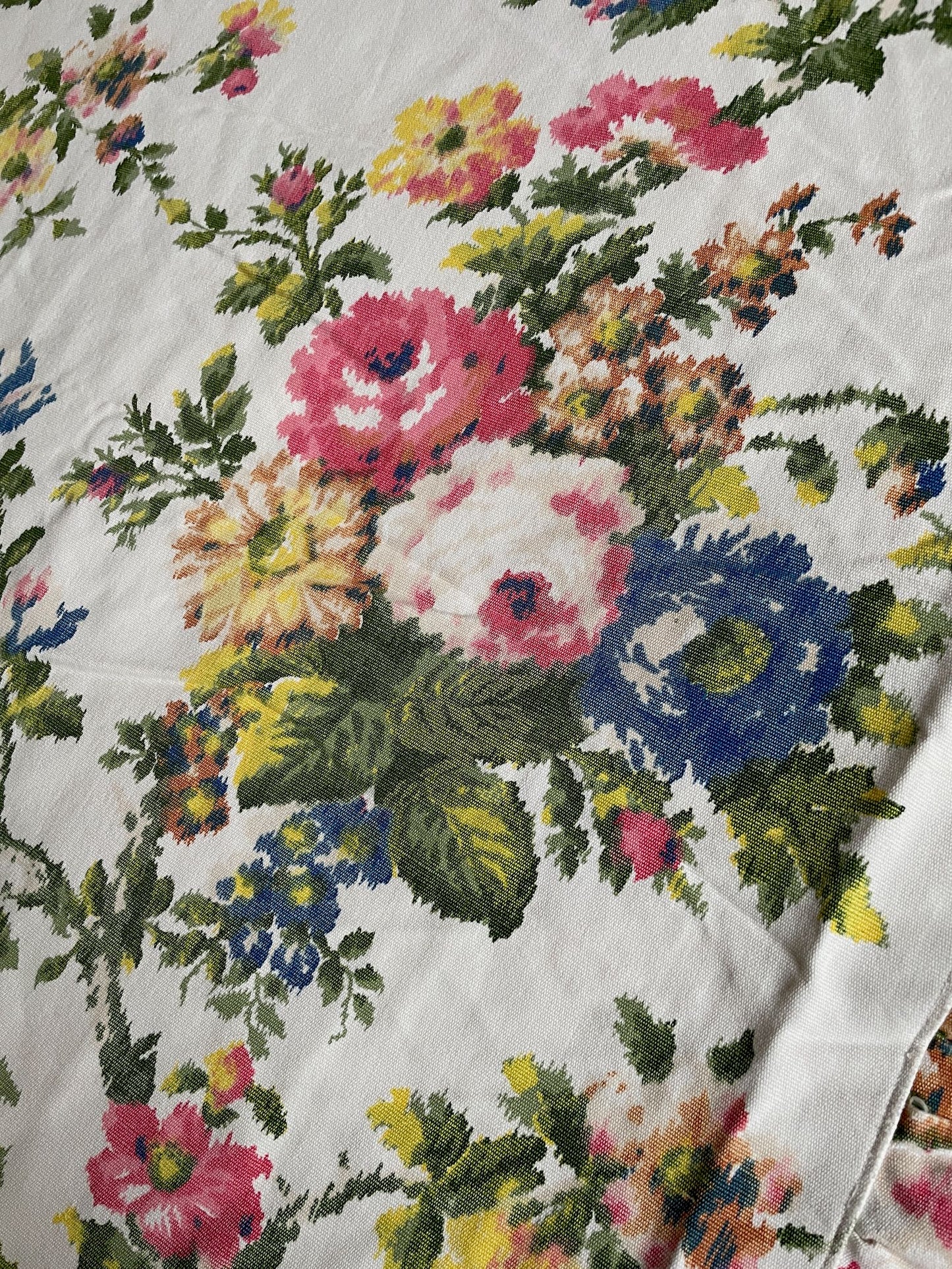 
                  
                    vintage french cotton bedspread valance counterpane sewing material pink blue roses pretty
                  
                