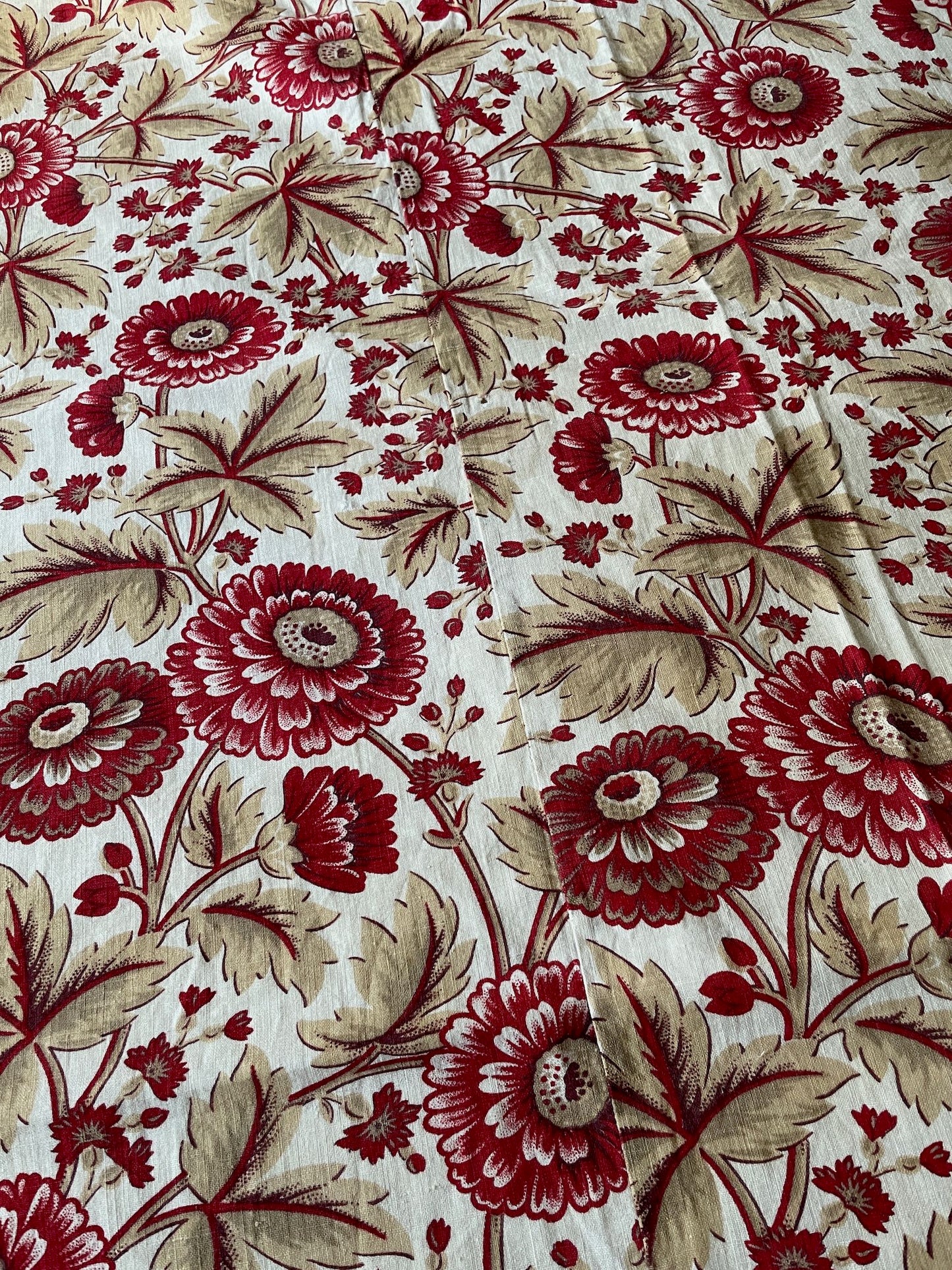 
                  
                    antique french cotton fabric sewing material red beige flowers cushions blind daisy print
                  
                