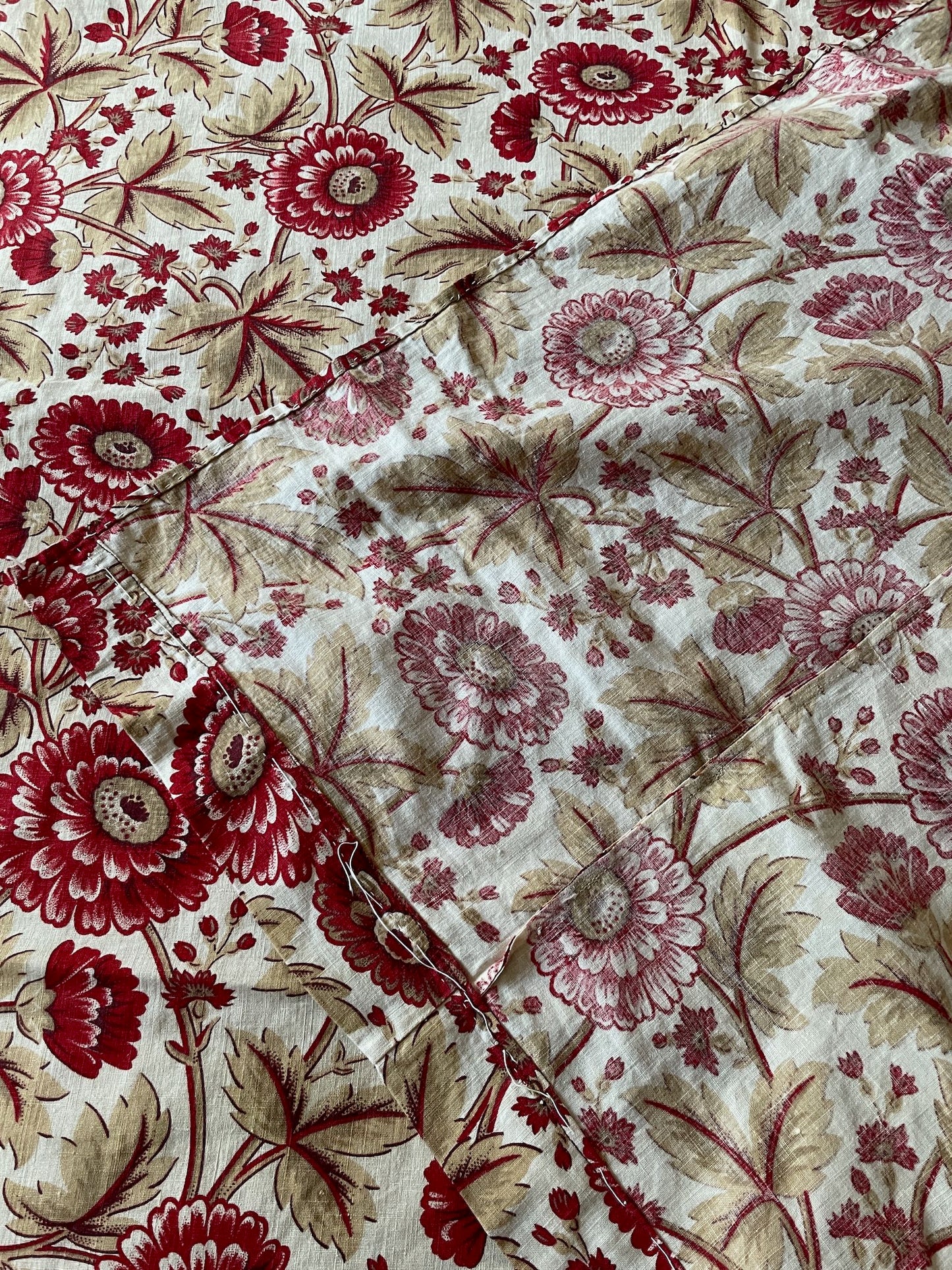 
                  
                    antique french cotton fabric sewing material red beige flowers cushions blind daisy print
                  
                