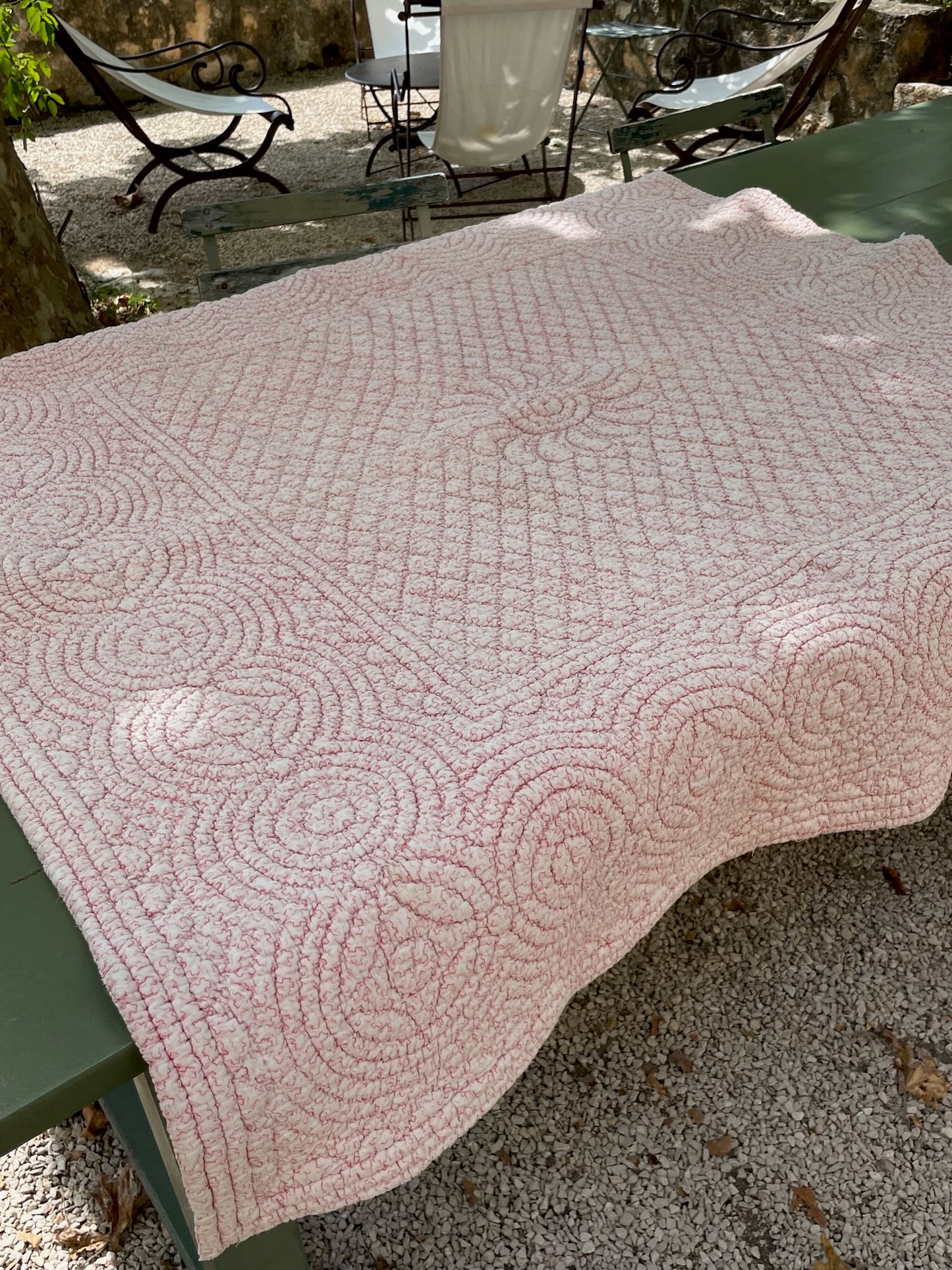
                  
                    pale pink hand stitched french quilt floral pattern blue on reverse small bedcover warm comforter
                  
                
