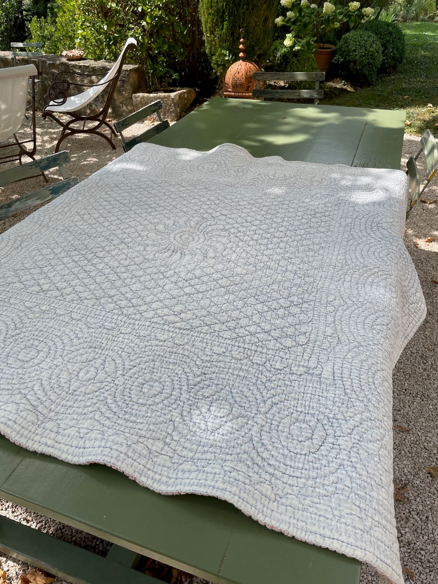 
                  
                    pale pink hand stitched french quilt floral pattern blue on reverse small bedcover warm comforter
                  
                