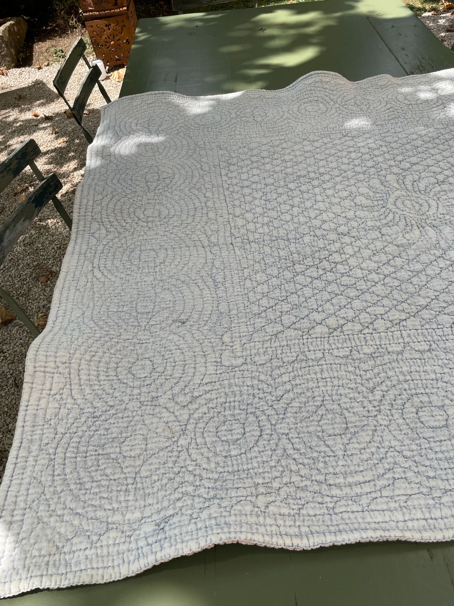 
                  
                    pale pink hand stitched french quilt floral pattern blue on reverse small bedcover warm comforter
                  
                