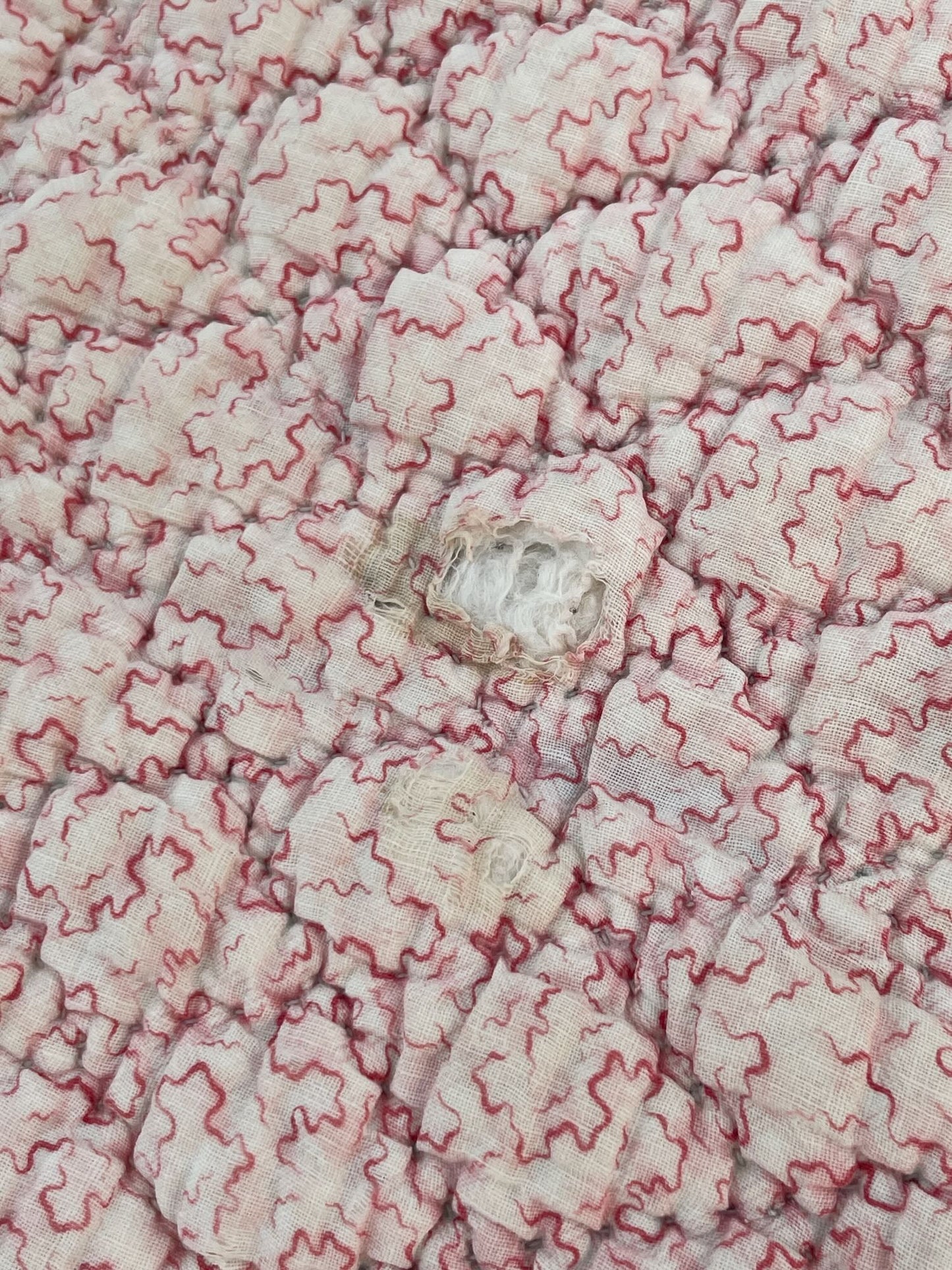 
                  
                    pale pink hand stitched french quilt floral pattern blue on reverse small bedcover warm comforter
                  
                