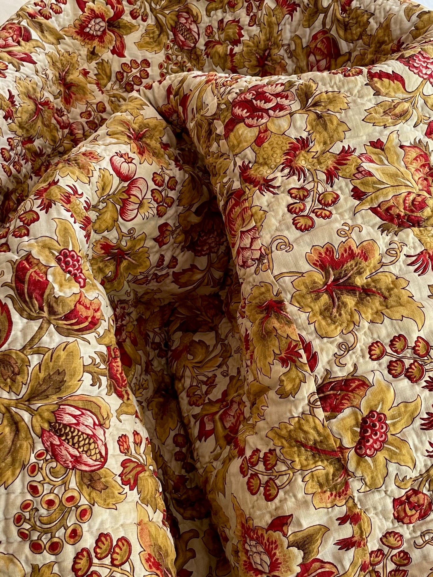 
                  
                    red gold brown fall colour antique french quilt large floral cotton bedcover provencal pique 
                  
                