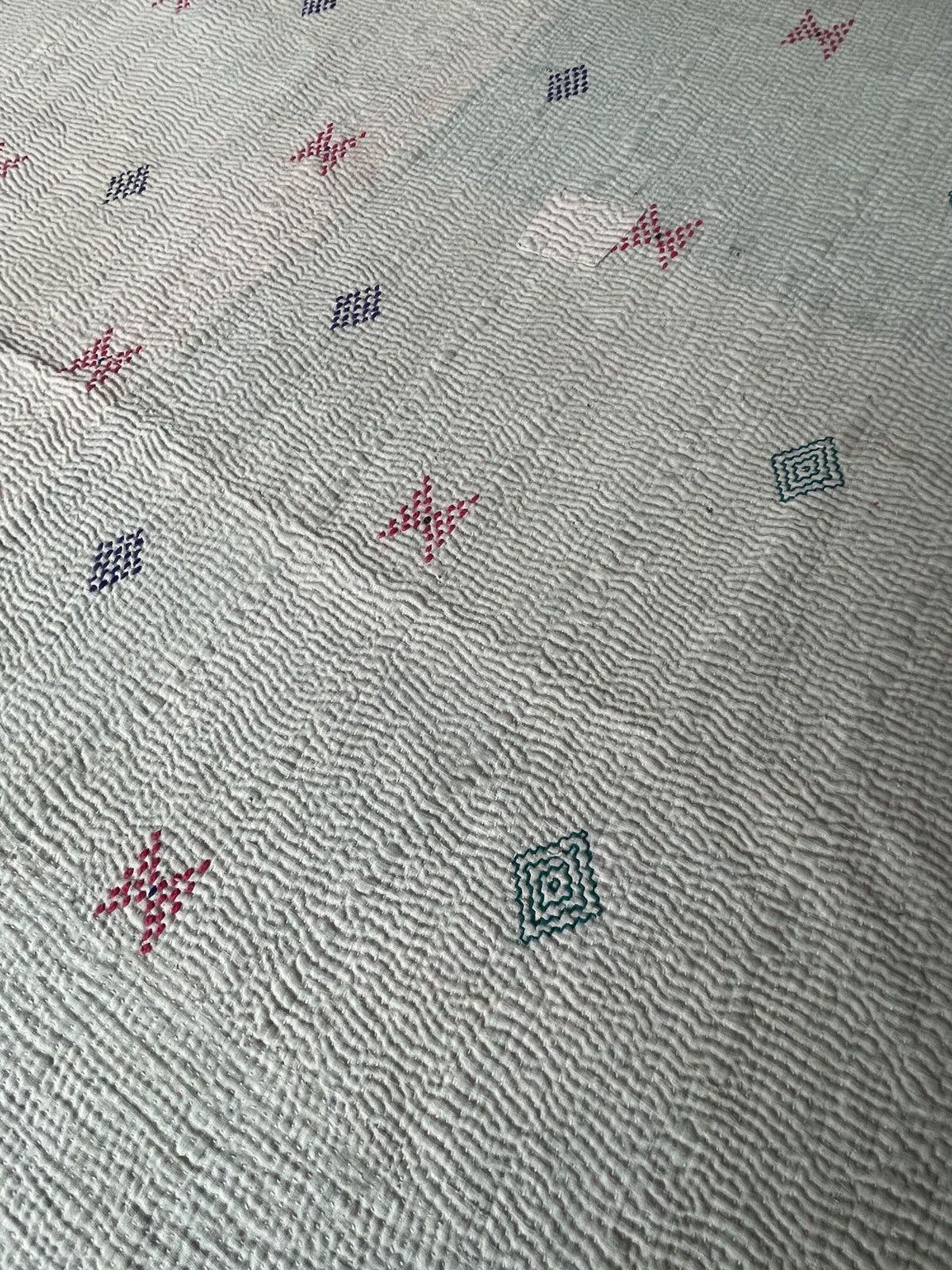 
                  
                    white embroidered  vintage kantha quilt sofa throw single bedspread cotton washable reversible
                  
                
