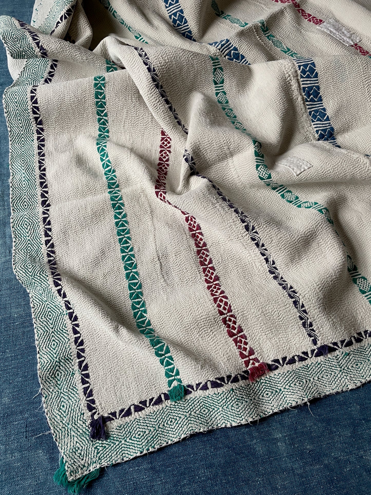 white kantha quilt throw bedcover bedspread single cotton embroidered green red blue washable