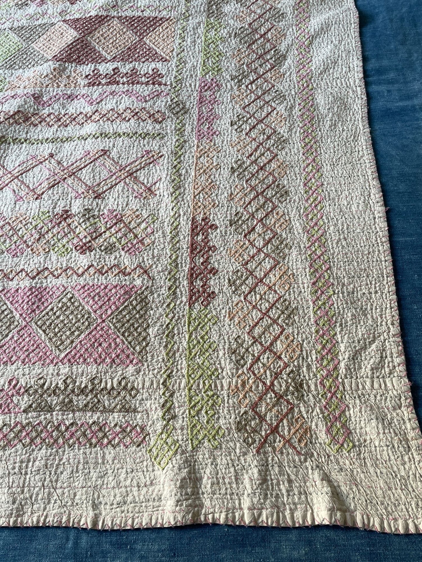 
                  
                    pastel colour ralli quilt embroidered bedspread pink apricot green cotton washable comforter
                  
                