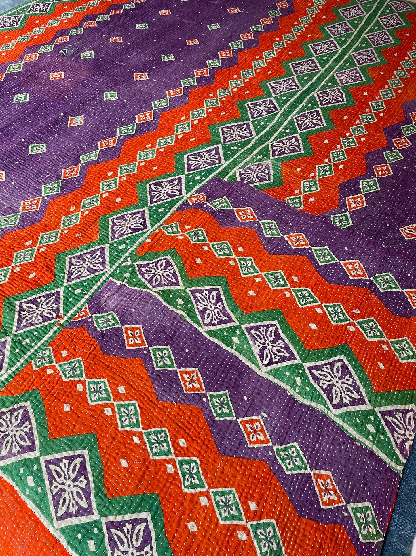 
                  
                    colourful kantha quilt bedspread comforter cotton washable large single black orange white purple
                  
                