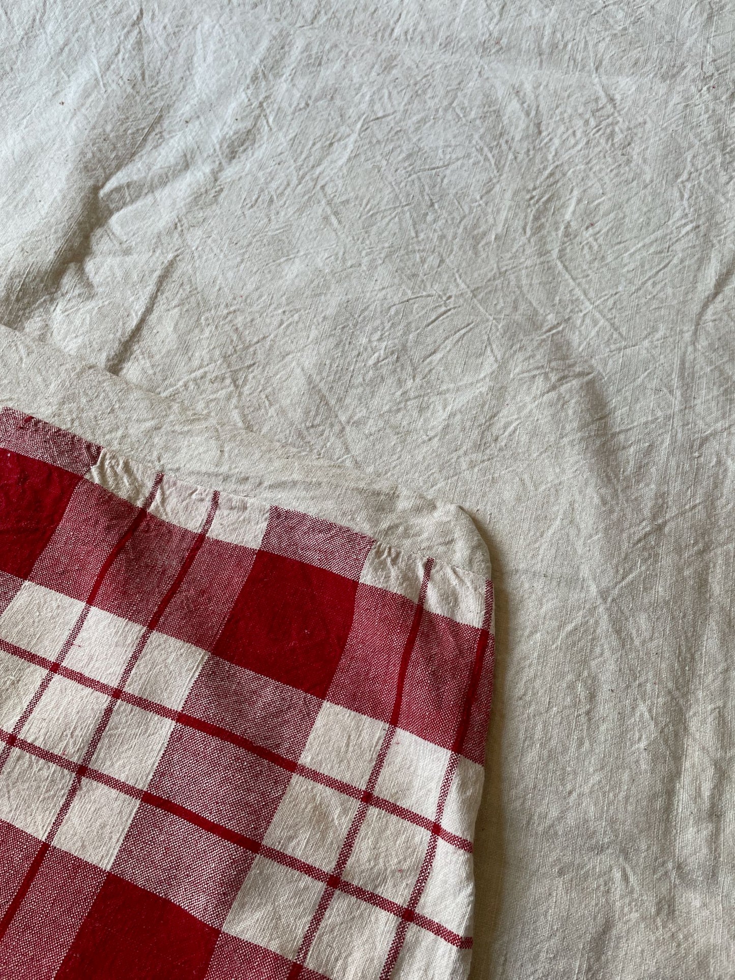 
                  
                    antique french alsace kelsch red check bedcover linen cotton fabric sewing project cushions
                  
                