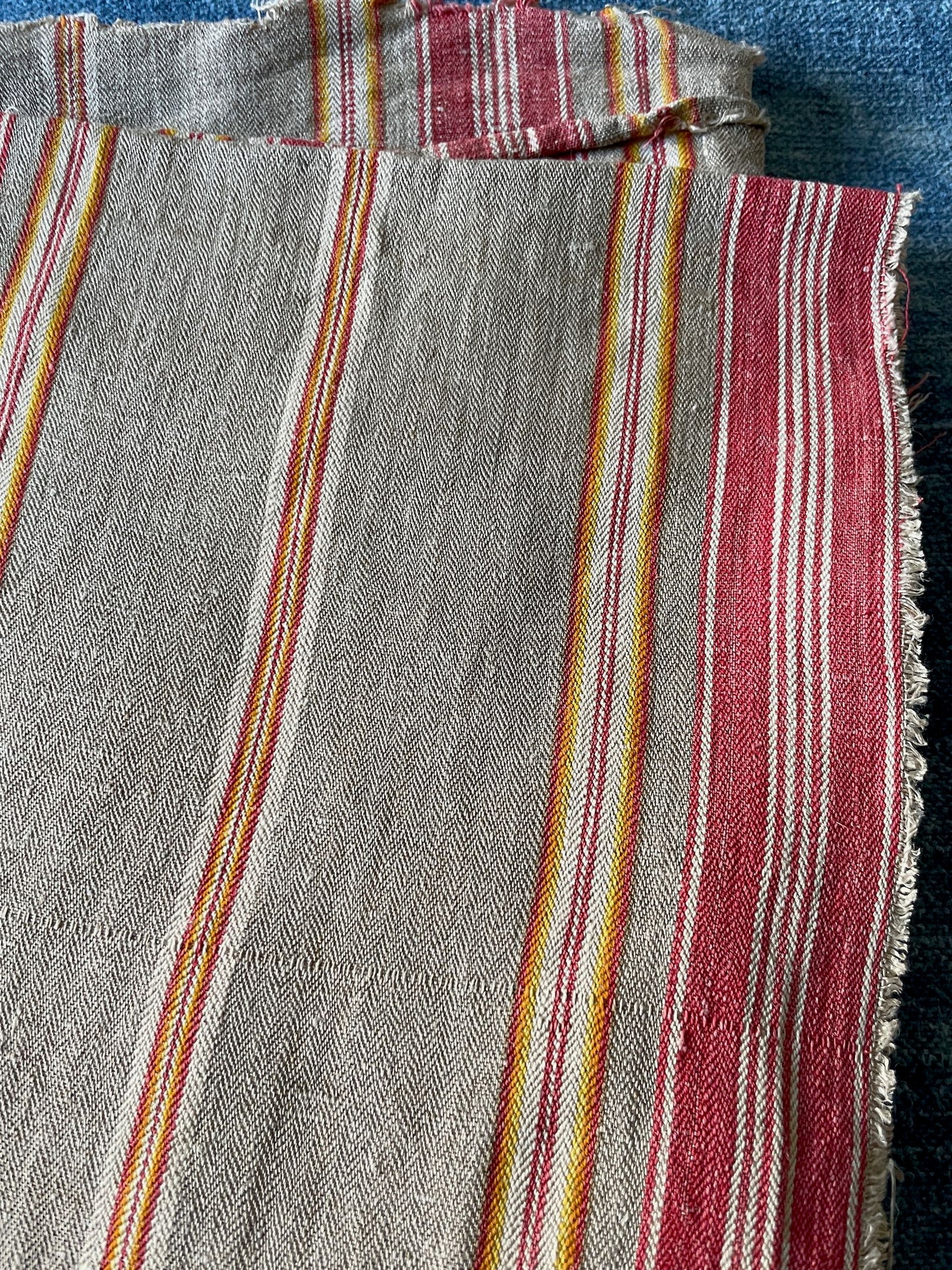 
                  
                    beige red yellow orange stripe twill linen toile de matelas upholstery fabric cushion material
                  
                