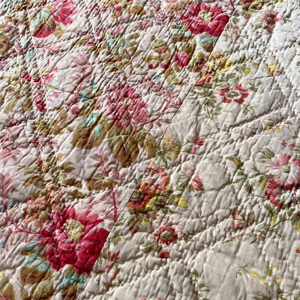 
                  
                    pretty pink provence antique french quilt small double roses pique bedcover decorative camellias
                  
                