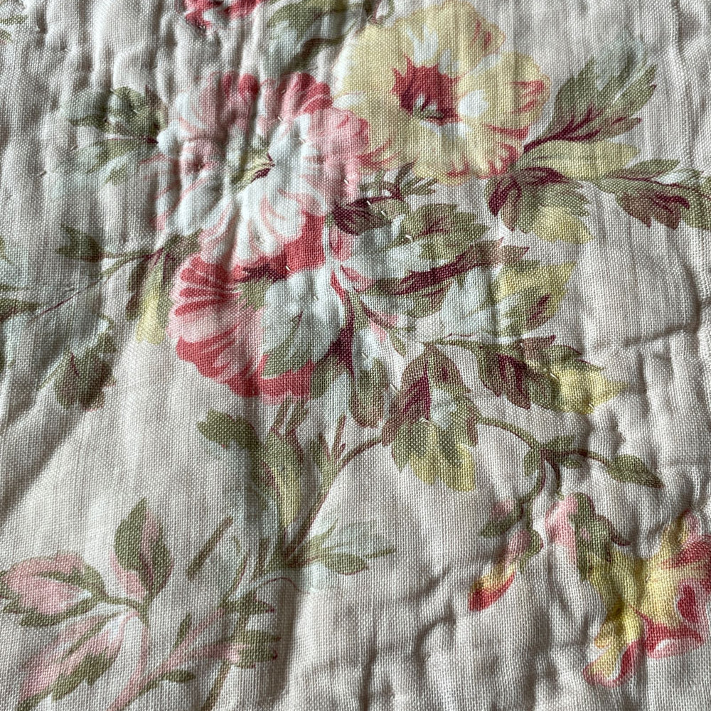 
                  
                    pretty pink provence antique french quilt small double roses pique bedcover decorative camellias
                  
                