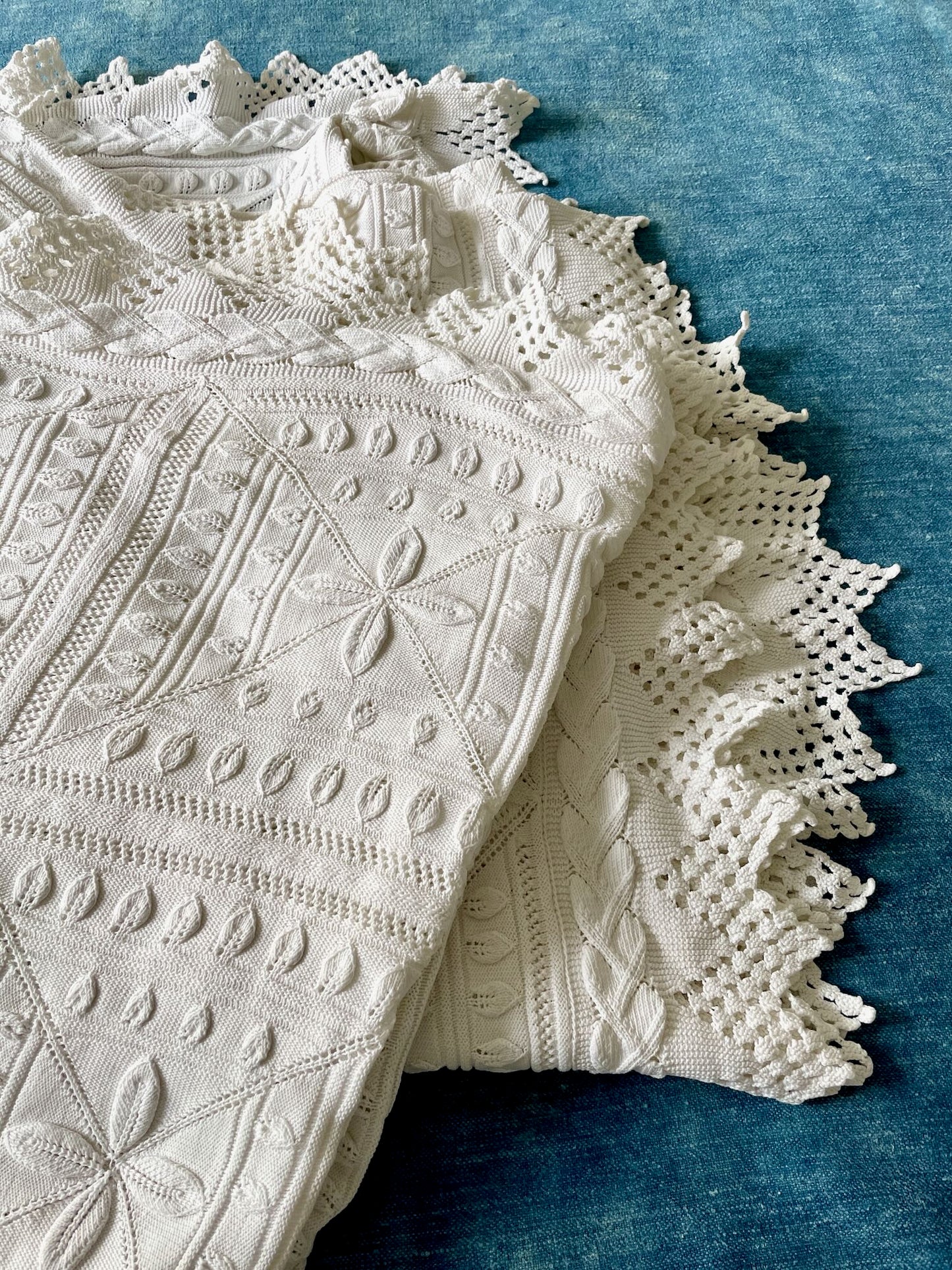 
                  
                    white cotton knitted french bedcover coverlet comforter vintage hand made double single
                  
                