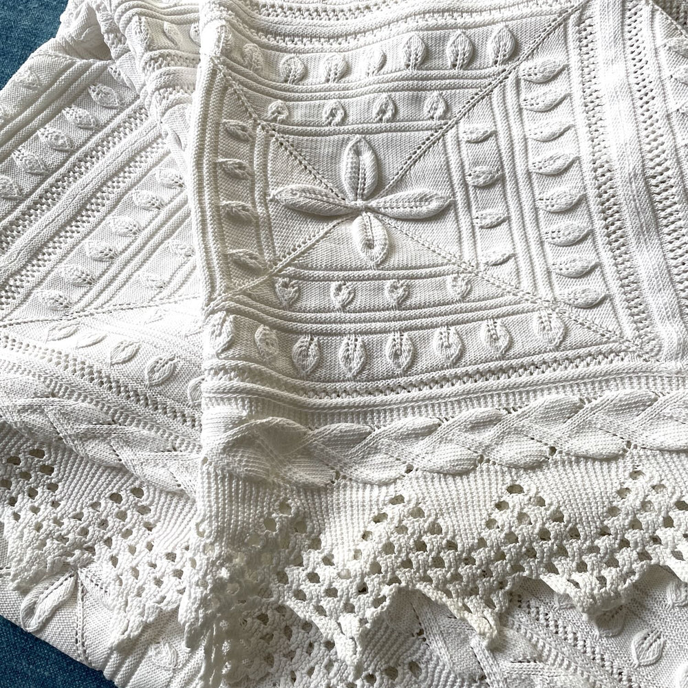 
                  
                    white cotton knitted french bedcover coverlet comforter vintage hand made double single
                  
                