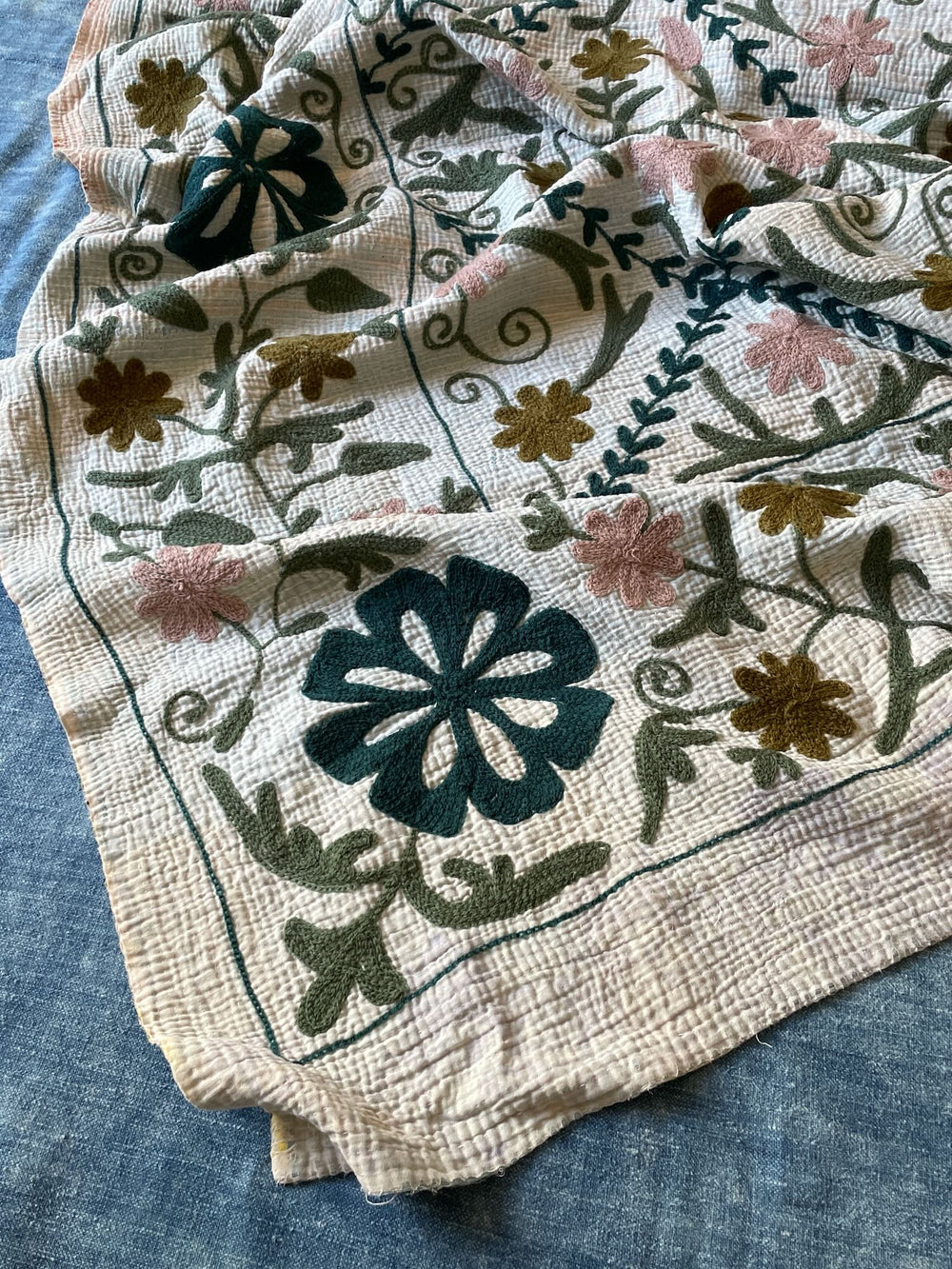 white blue pink suzani quilt kantha bedspread sofa throw cotton comforter embroidered washable