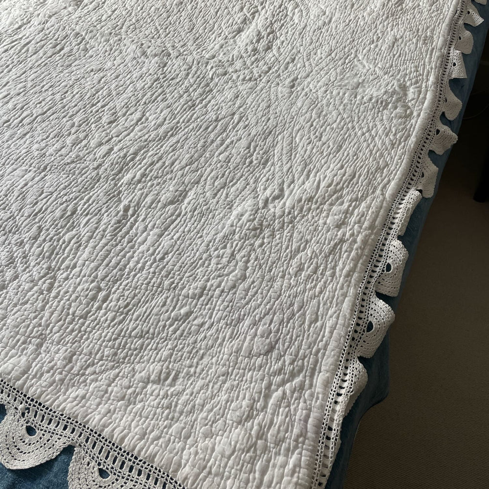 
                  
                    antique french quilt white bedcover pique hand stitched crochet trim single comforter chateau style
                  
                
