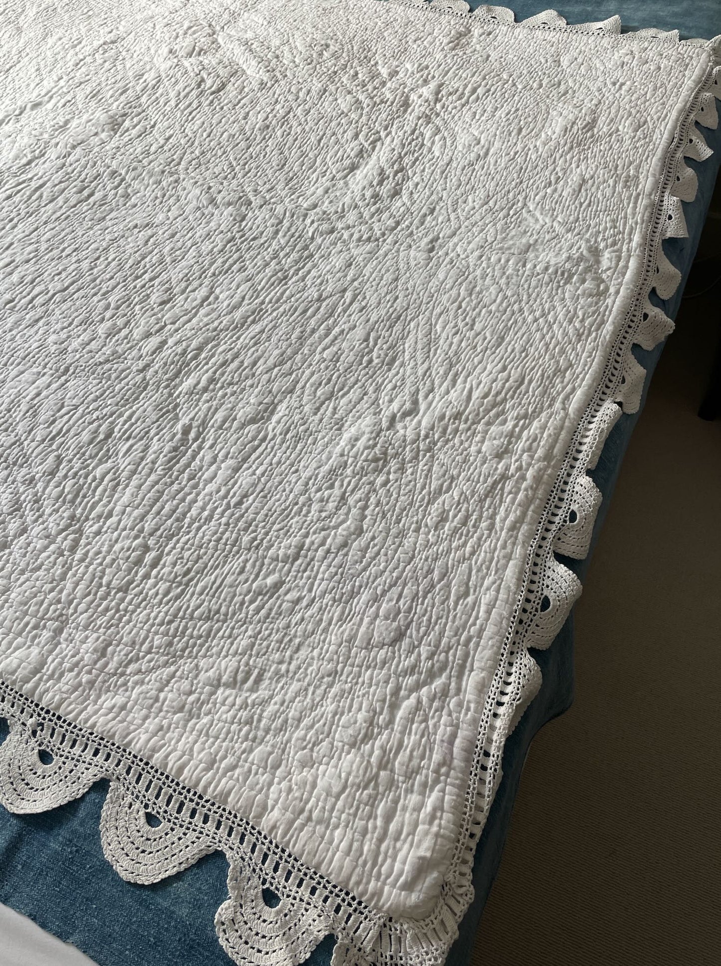 
                  
                    antique french quilt white bedcover pique hand stitched crochet trim single comforter chateau style
                  
                