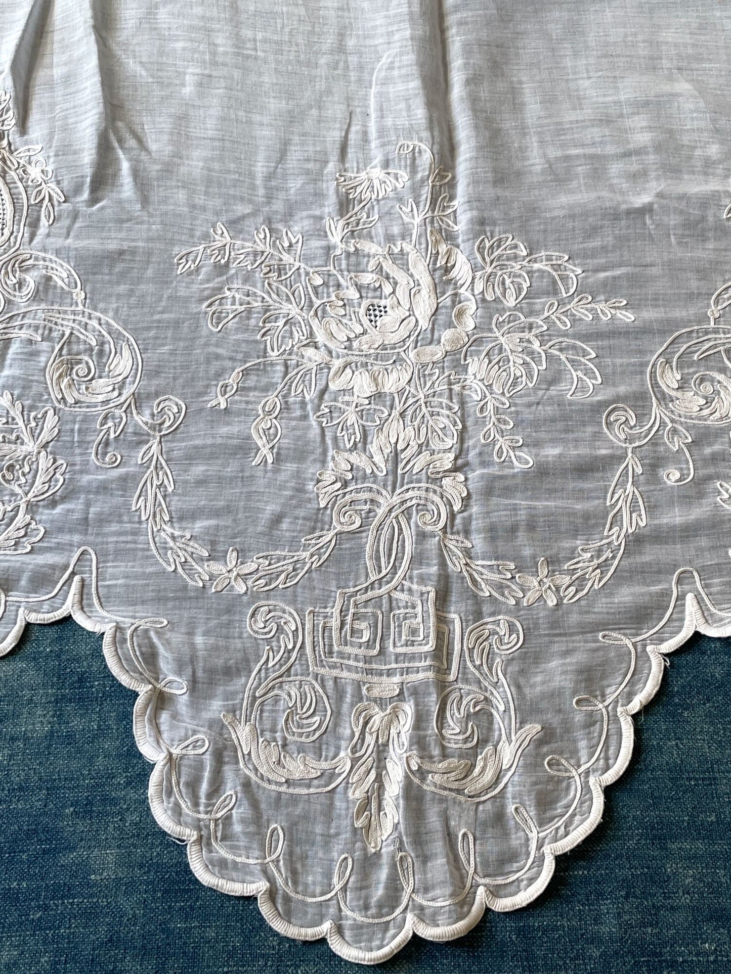 
                  
                    long embroidered pelmet rideau de cornelys antique french cantonniere white fine cotton 
                  
                