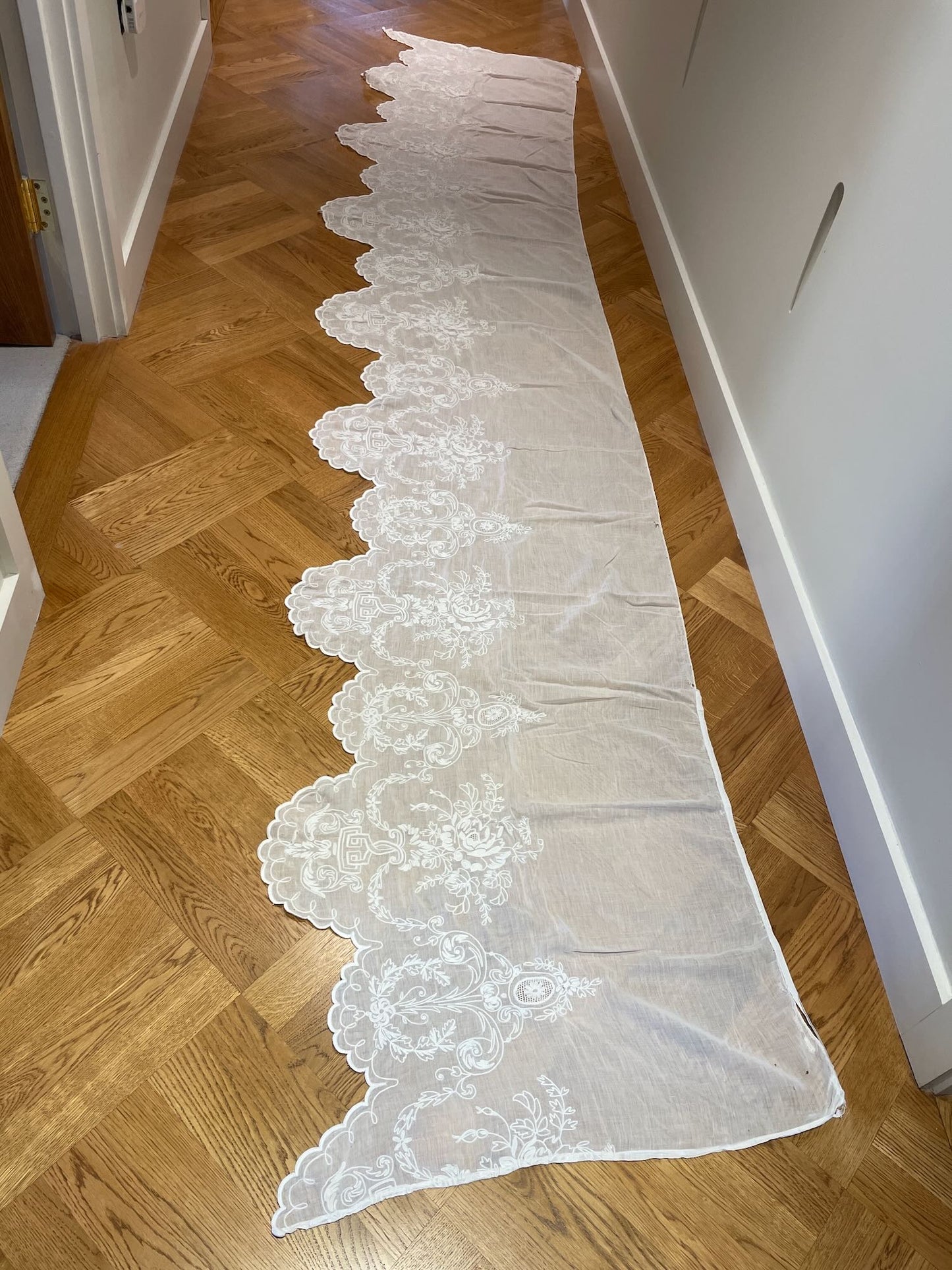 
                  
                    long embroidered pelmet rideau de cornelys antique french cantonniere white fine cotton 
                  
                