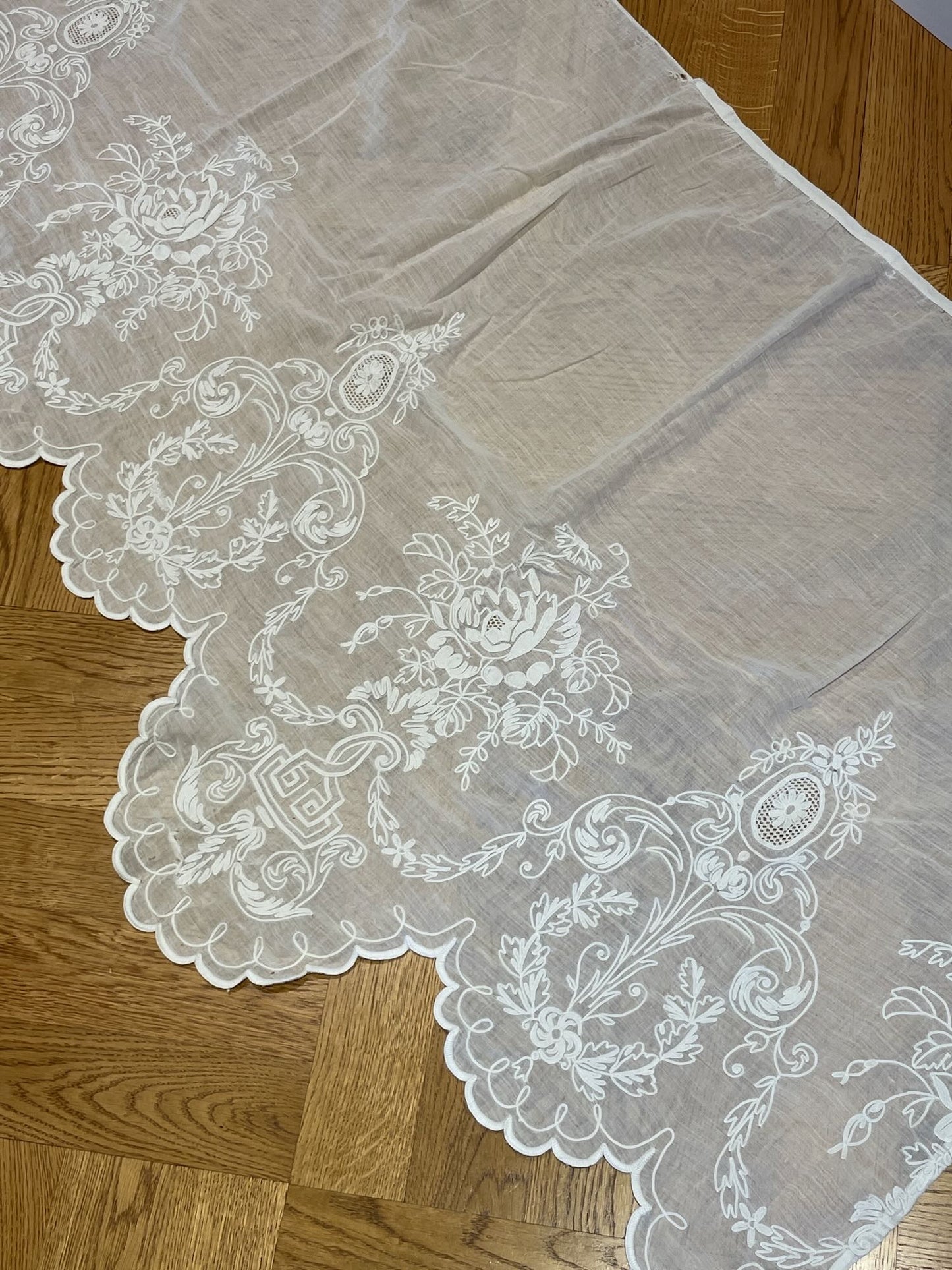 
                  
                    long embroidered pelmet rideau de cornelys antique french cantonniere white fine cotton 
                  
                