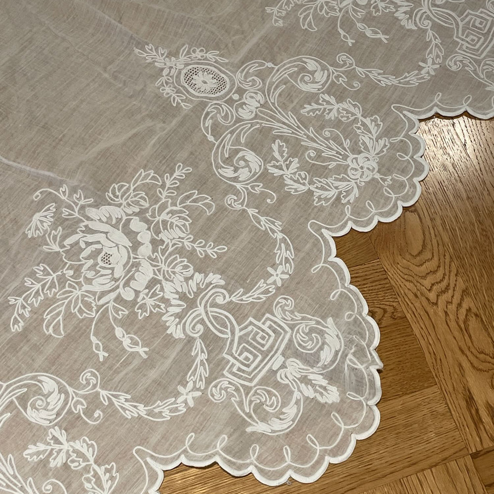 
                  
                    long embroidered pelmet rideau de cornelys antique french cantonniere white fine cotton 
                  
                