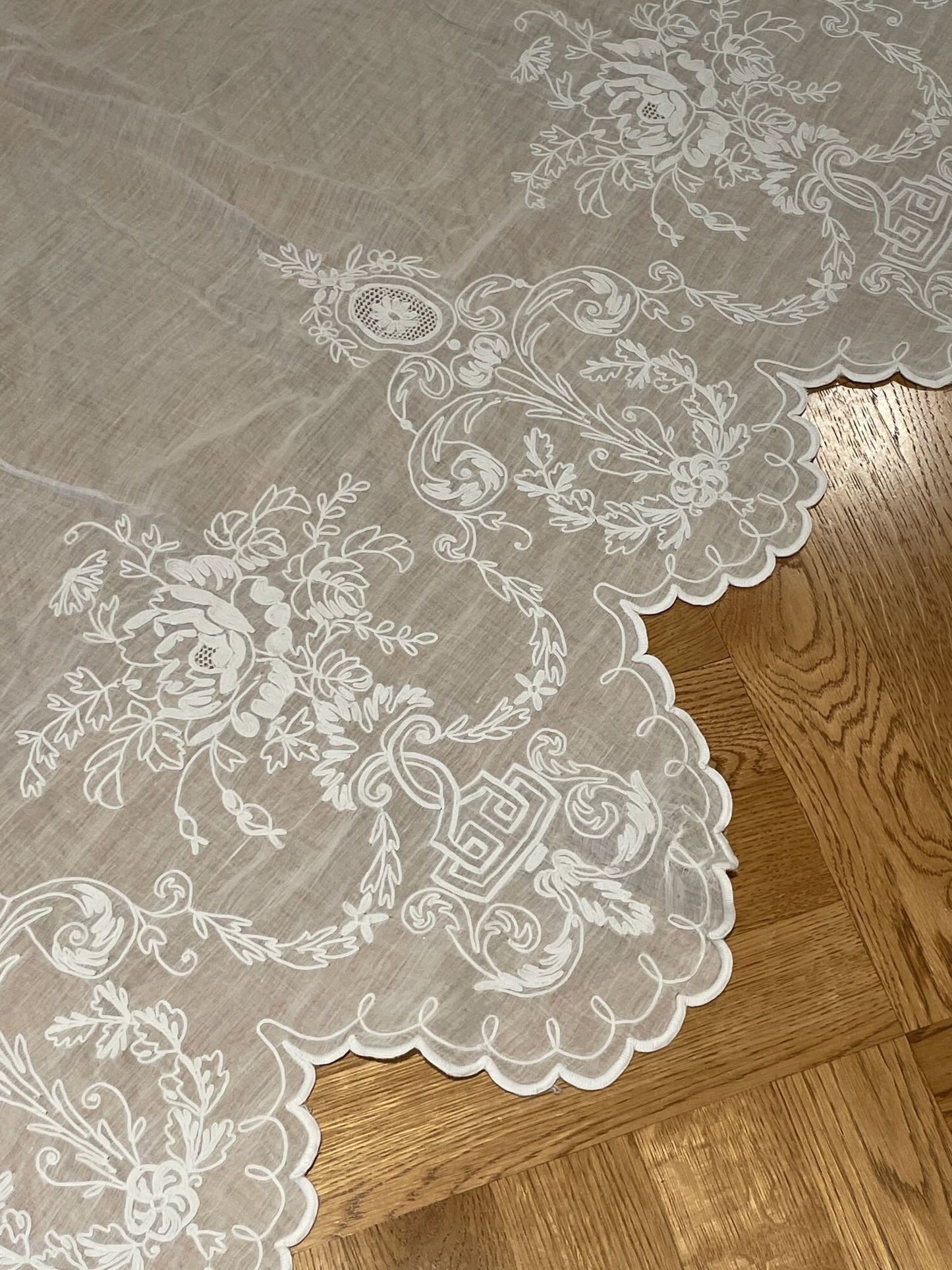 
                  
                    long embroidered pelmet rideau de cornelys antique french cantonniere white fine cotton 
                  
                