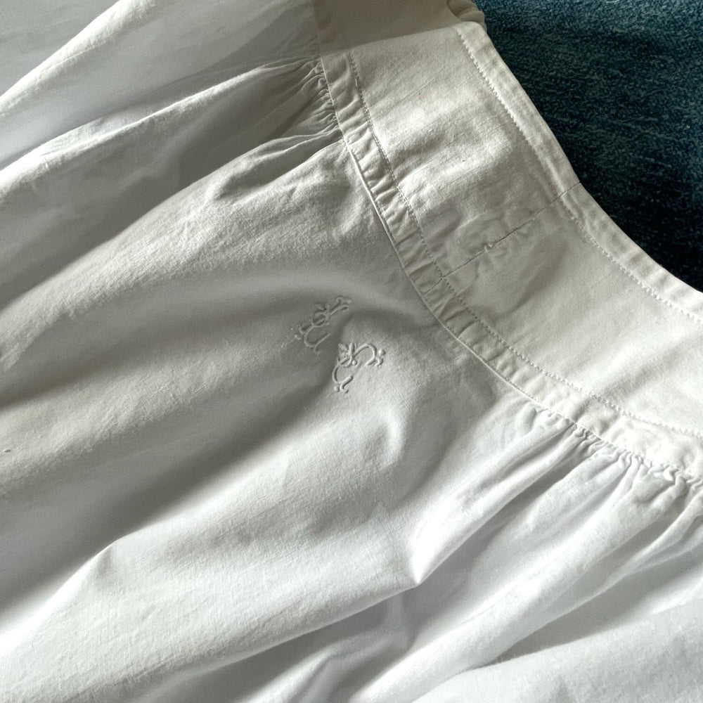 
                  
                    antique french petticoat underskirt jupon white cotton summer skirt scalloped edge pretty medium
                  
                