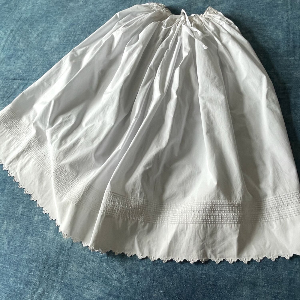 
                  
                    antique french petticoat underskirt jupon white cotton summer skirt scalloped edge pretty medium
                  
                