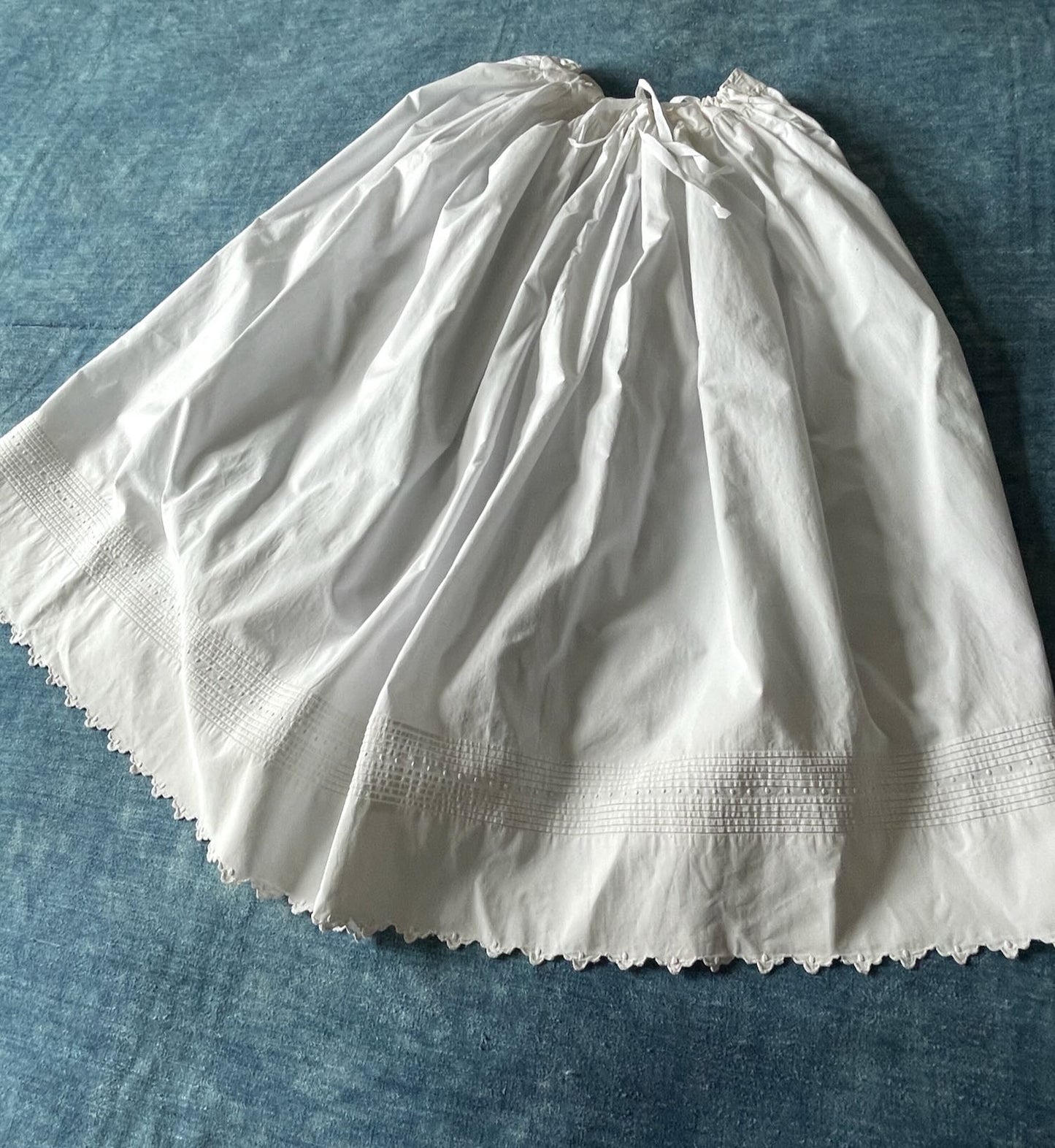 
                  
                    antique french petticoat underskirt jupon white cotton summer skirt scalloped edge pretty medium
                  
                